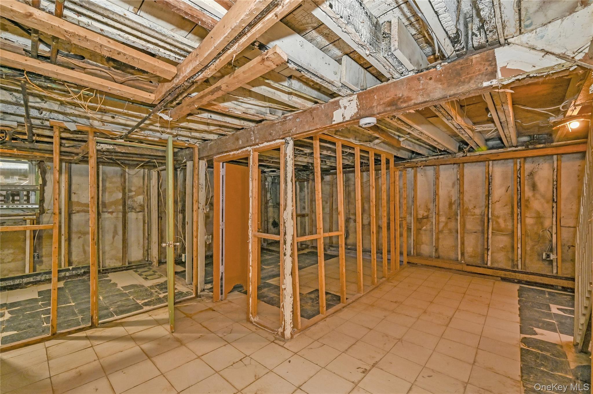 #16 photo, 20 E Roosevelt Avenue, ナッソー郡 Roosevelt , NY 11575