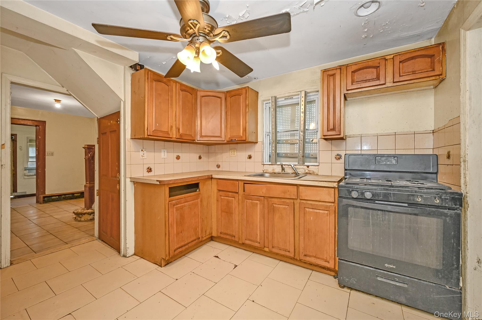 #4 photo, 20 E Roosevelt Avenue, ナッソー郡 Roosevelt , NY 11575