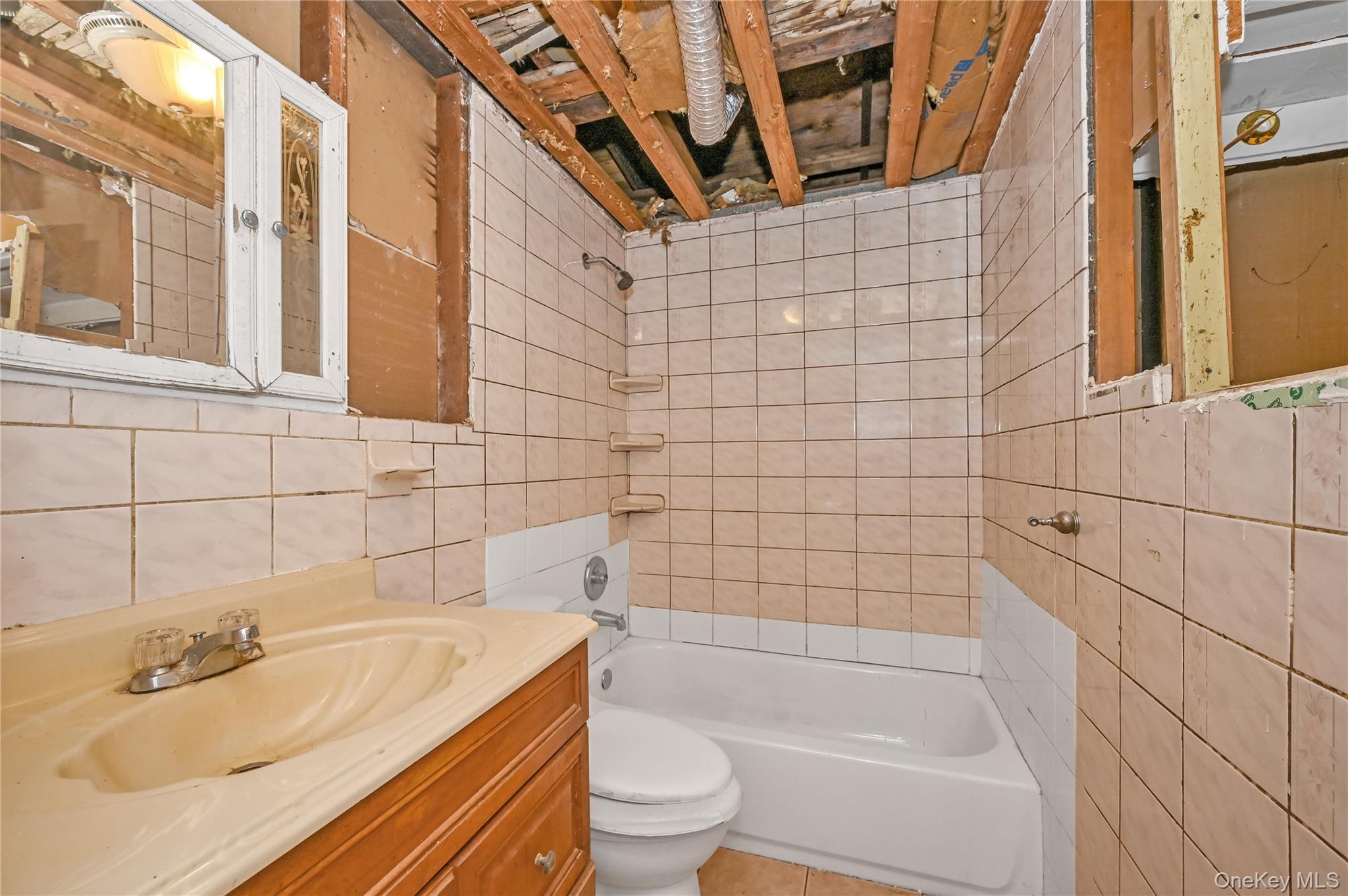 #8 photo, 20 E Roosevelt Avenue, ナッソー郡 Roosevelt , NY 11575