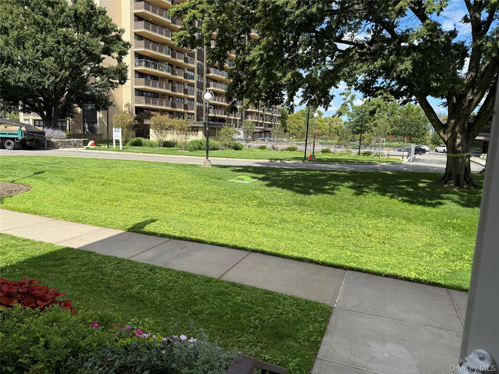 #13 photo, 18-21 215th Street, クイーンズ区 Bayside , NY 11360