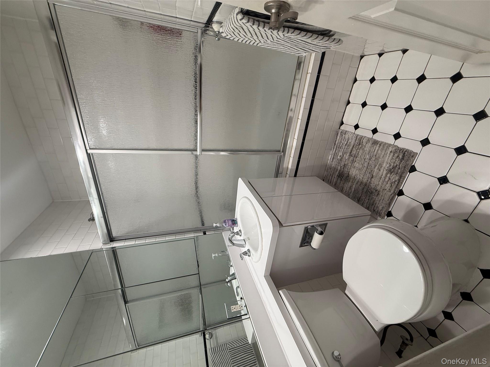 #15 photo, 18-21 215th Street, クイーンズ区 Bayside , NY 11360