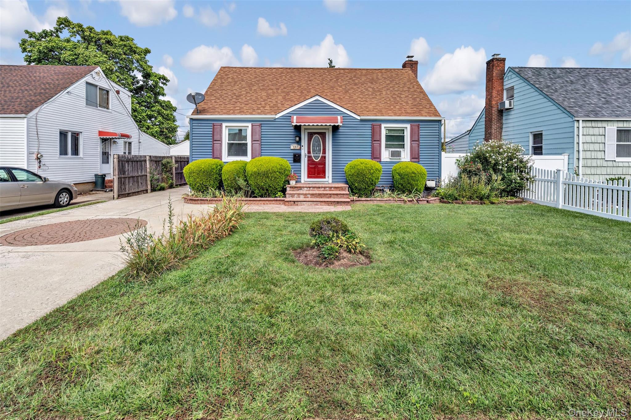 #1 photo, 737 Lowell Road, ナッソー郡 Uniondale , NY 11553