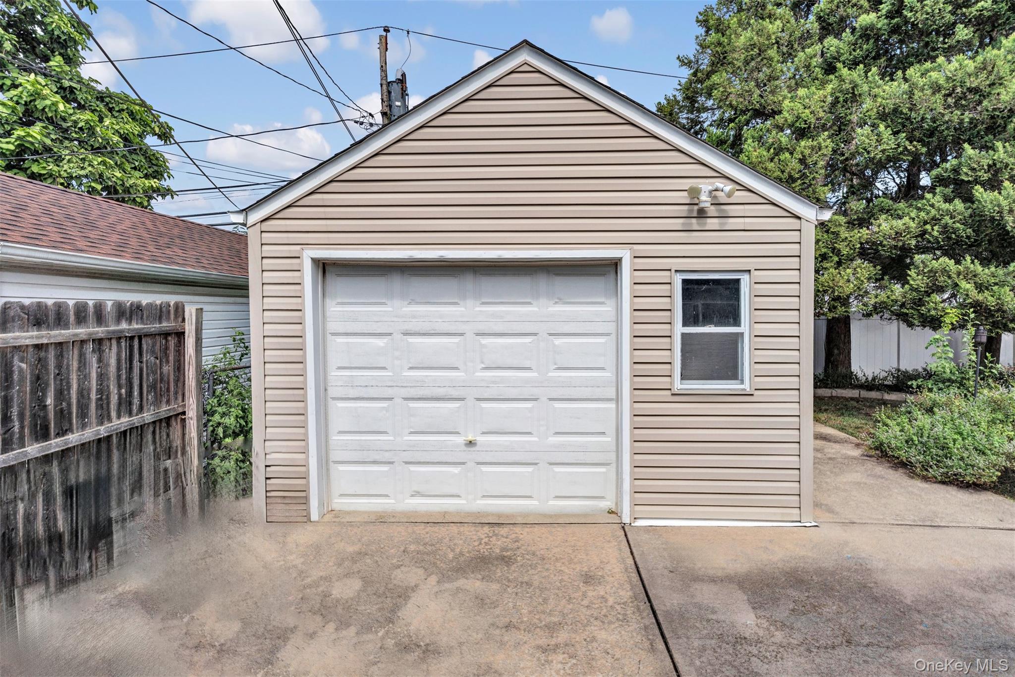 #17 photo, 737 Lowell Road, ナッソー郡 Uniondale , NY 11553