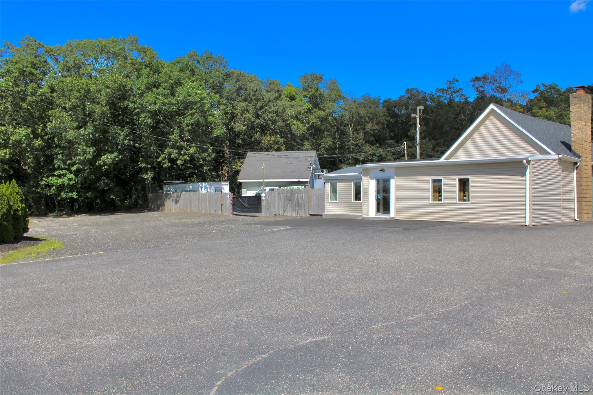 #1 photo, 119 Rocky Point Road, サフォーク郡 Middle Island , NY 11953