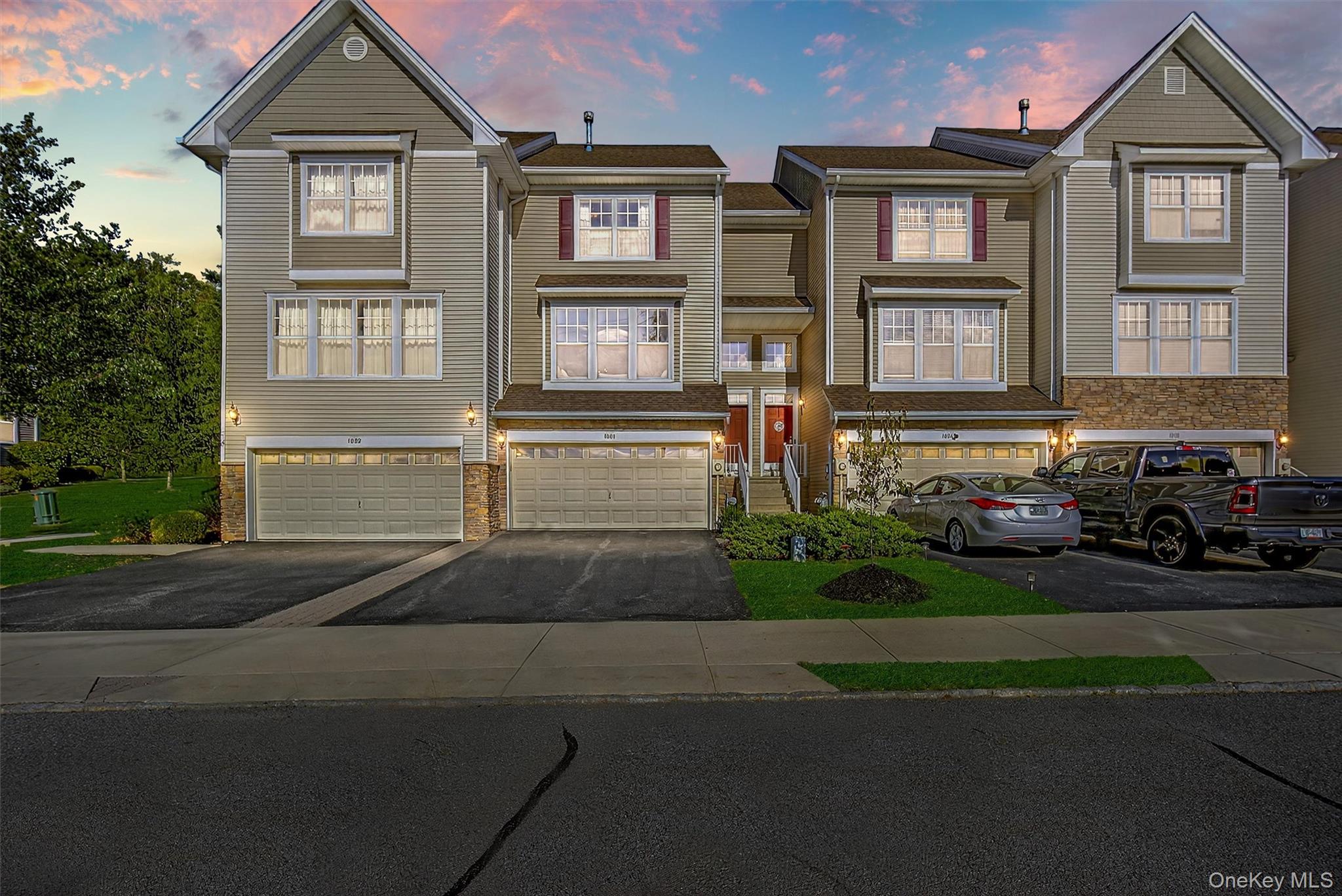 #1 photo, 1004 Hawthorn Way, New Windsor , NY 12553