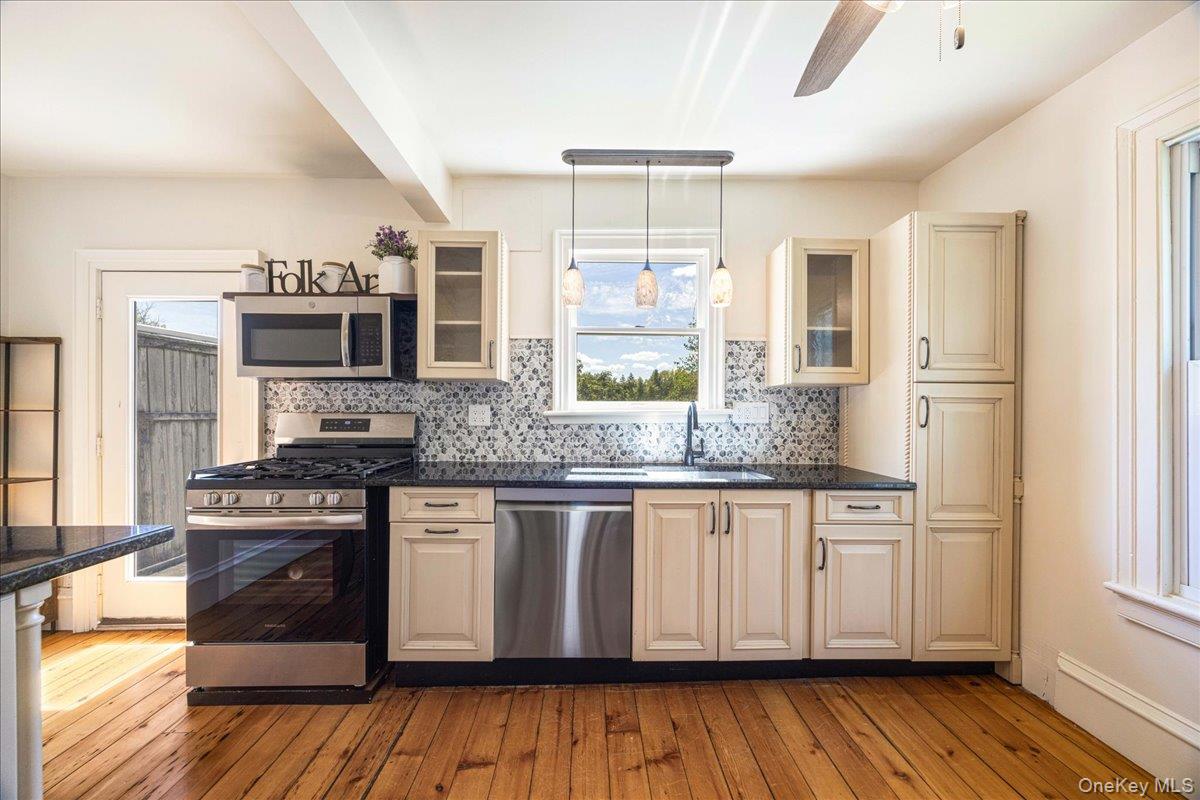 #11 photo, 26 High Street, Warwick , NY 10990