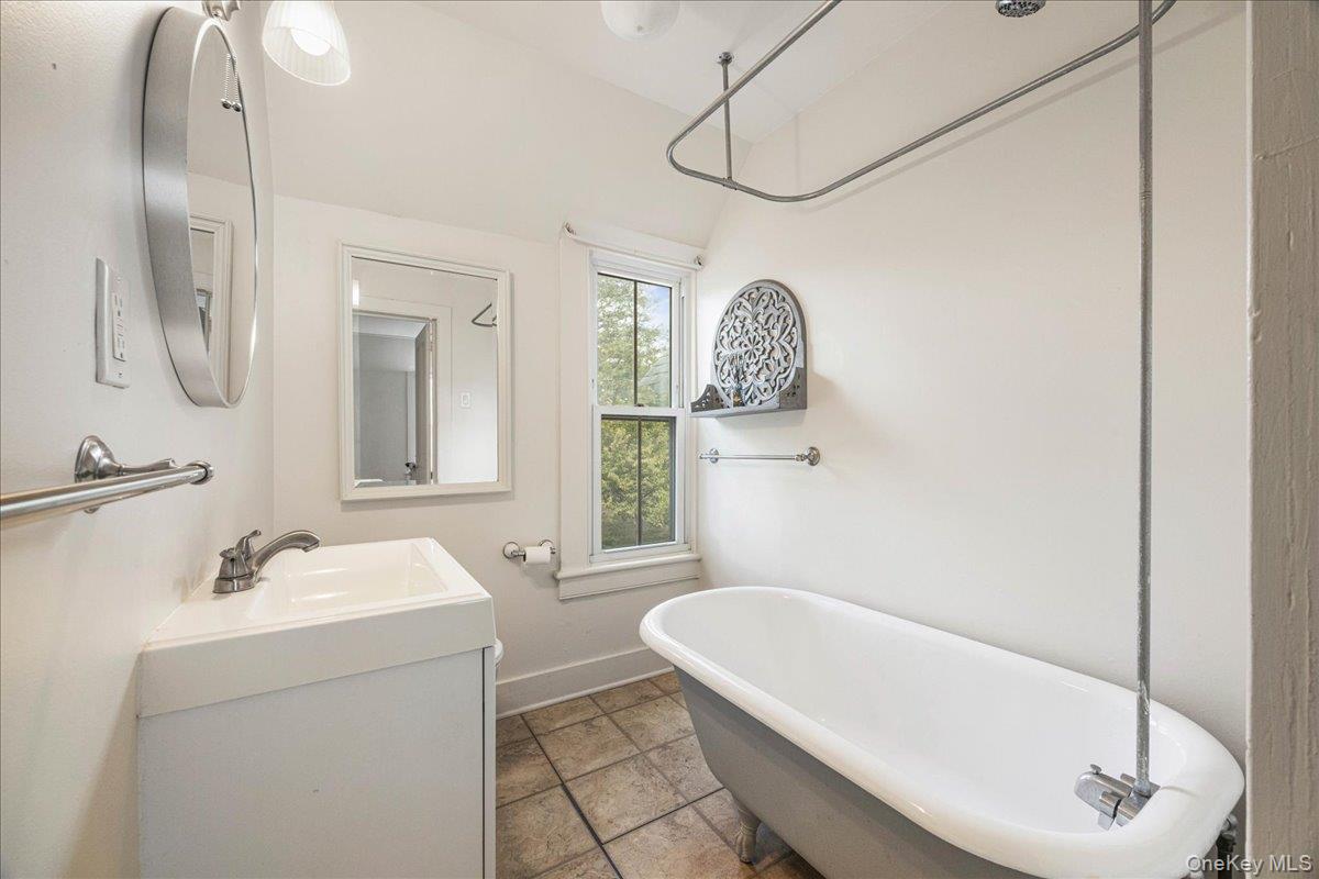 #17 photo, 26 High Street, Warwick , NY 10990