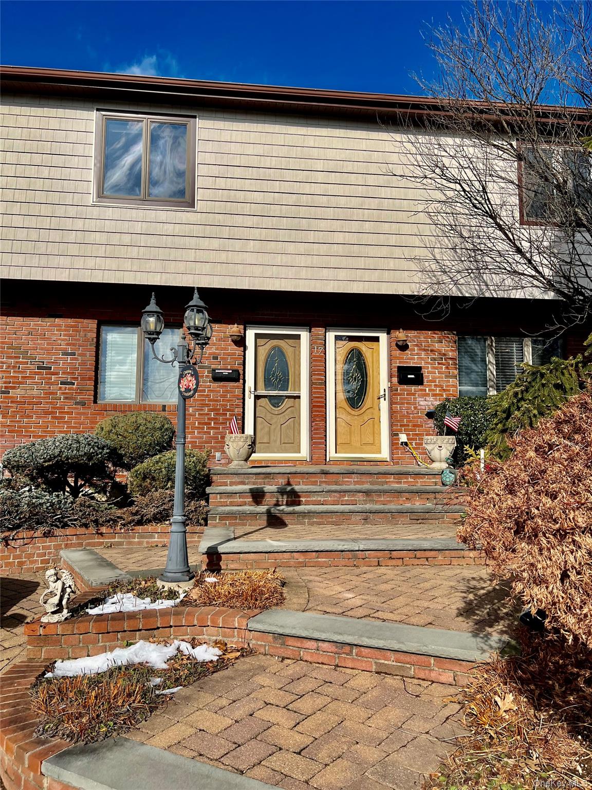 #1 photo, 17 Fifth Avenue, वेस्टबरी Westbury , NY 11590