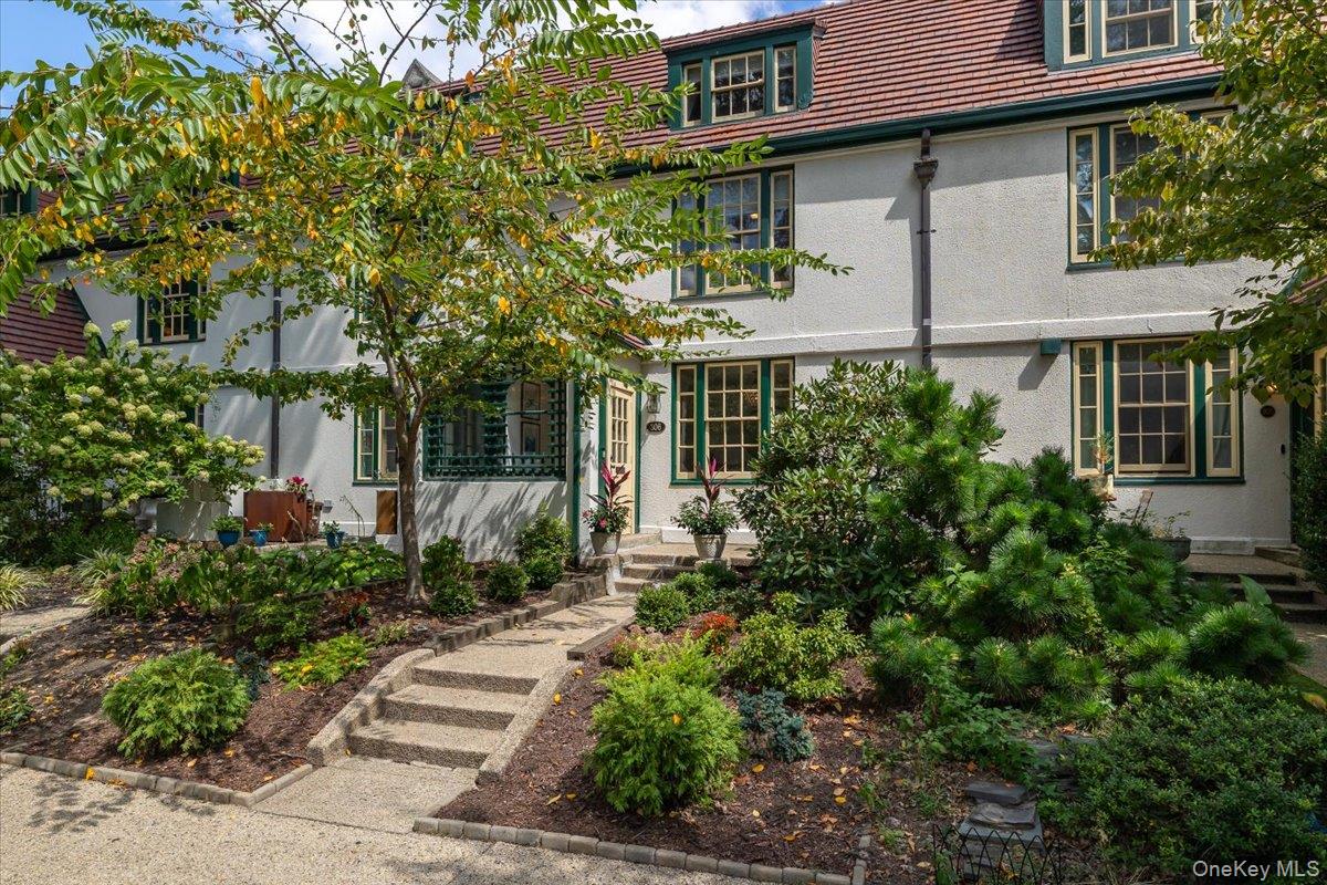 #1 photo, 306 Burns Street, 皇后區 森林小丘 Forest Hills , NY 11375