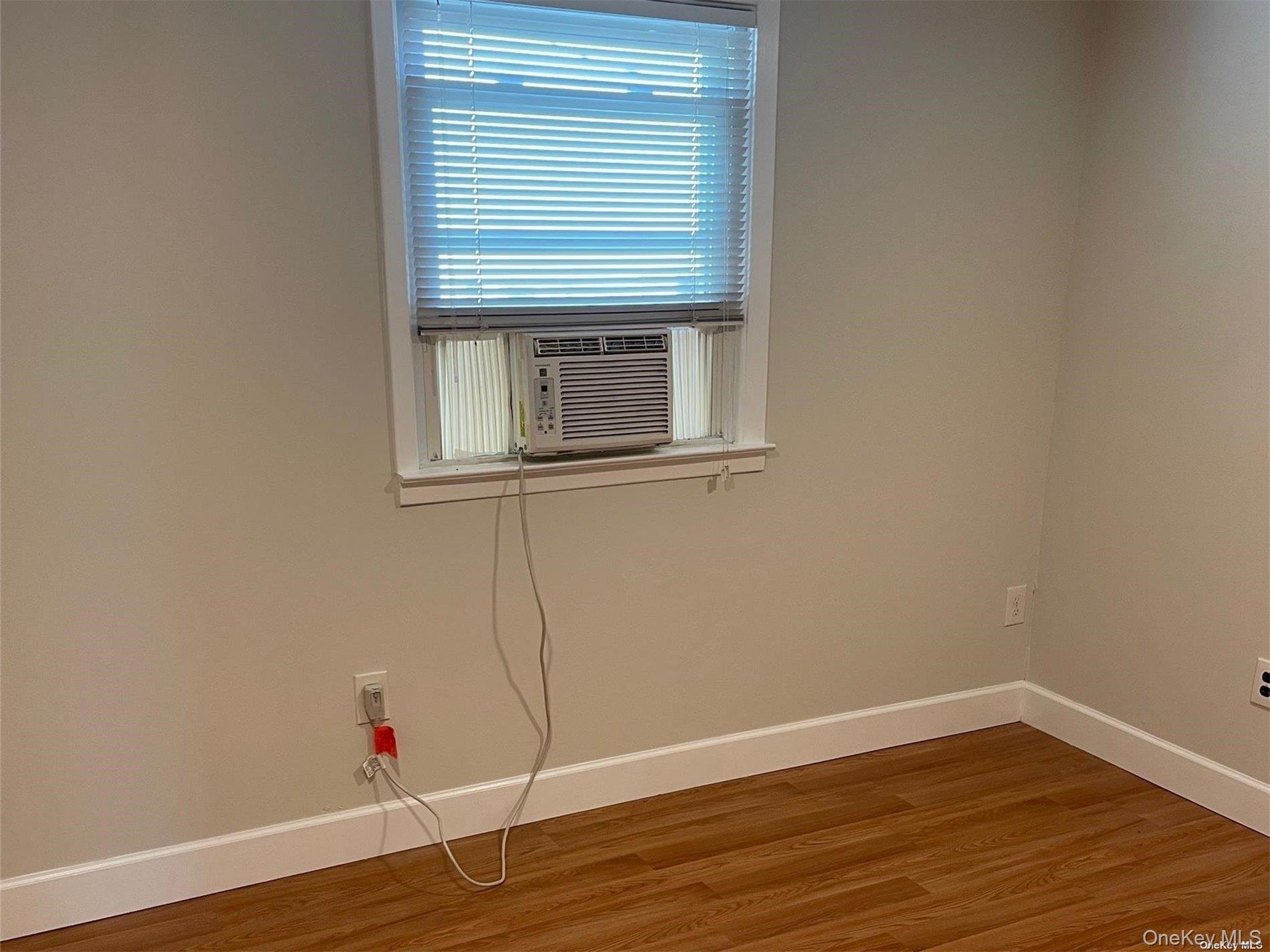 #13 photo, 109 E Main Street, サフォーク郡 Smithtown , NY 11787