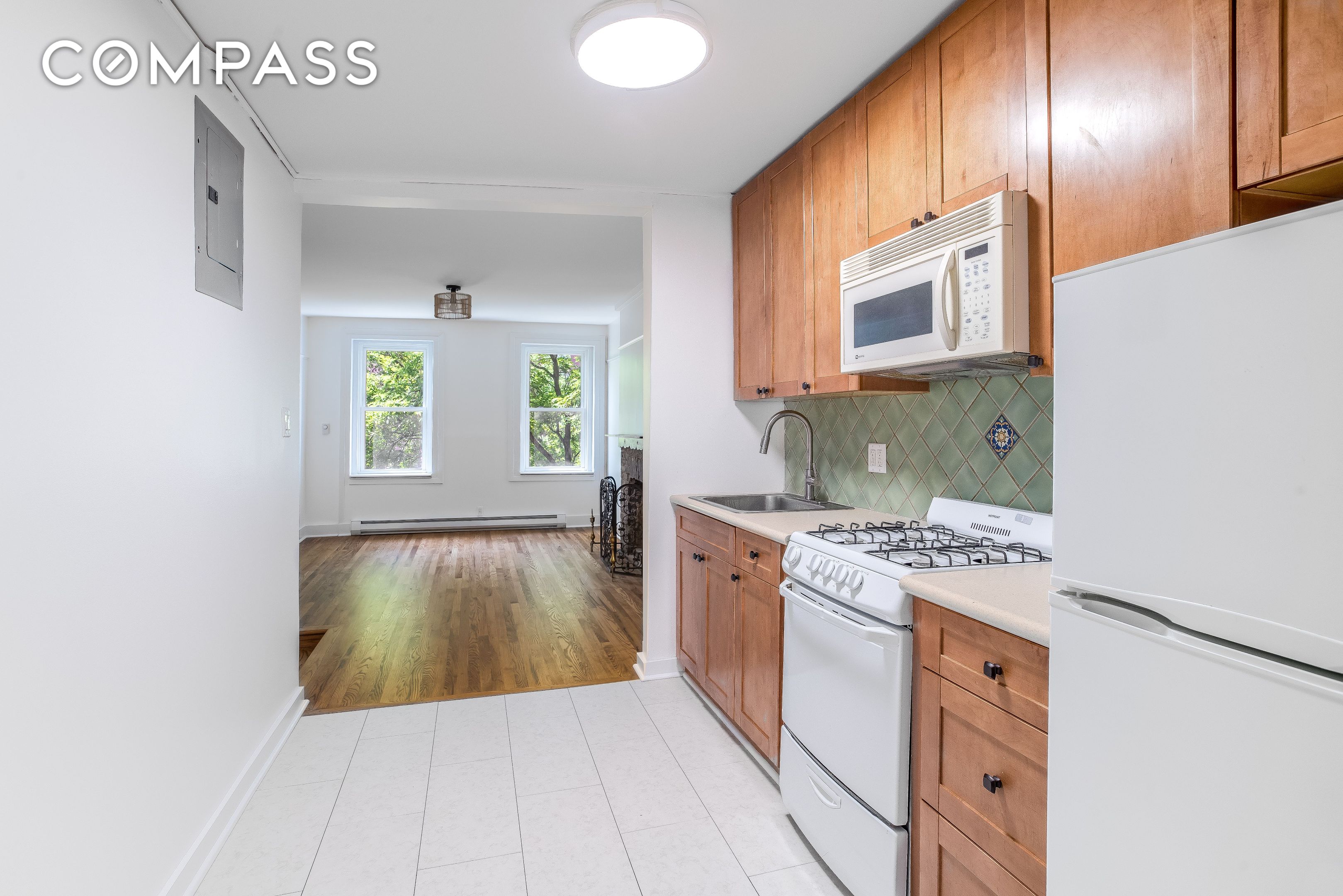 #4 photo, 217 E 5th Street, マンハッタン East Village , NY 10003