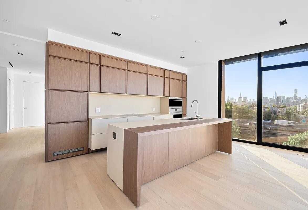 #5 photo, 28 HERBERT Street, Williamsburg,North , NY 11222