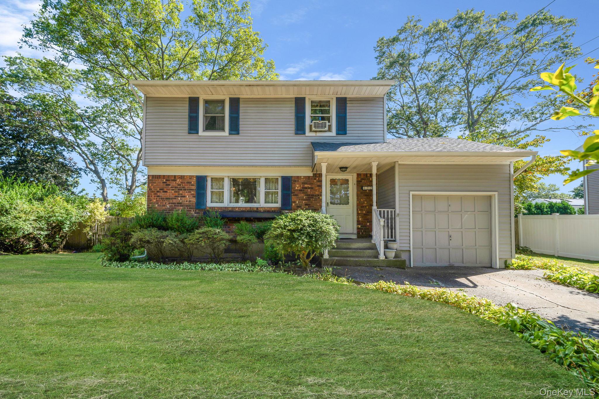 #1 photo, 172 Norwood Avenue, सफ़ोक काउंटी Port Jefferson Station , NY 11776