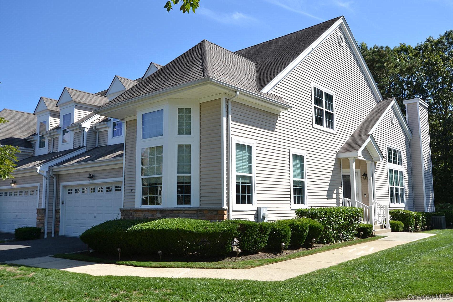 #1 photo, 33 Emilie Drive, 東長島 Center Moriches , NY 11934