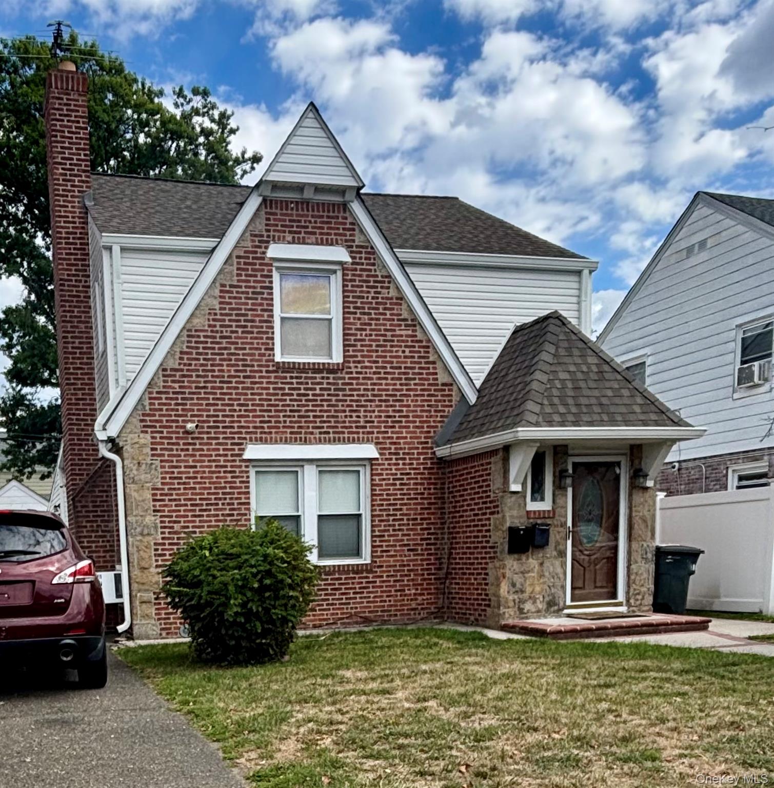 #1 photo, 115-07 220th Street, कुईंस Cambria Heights , NY 11411