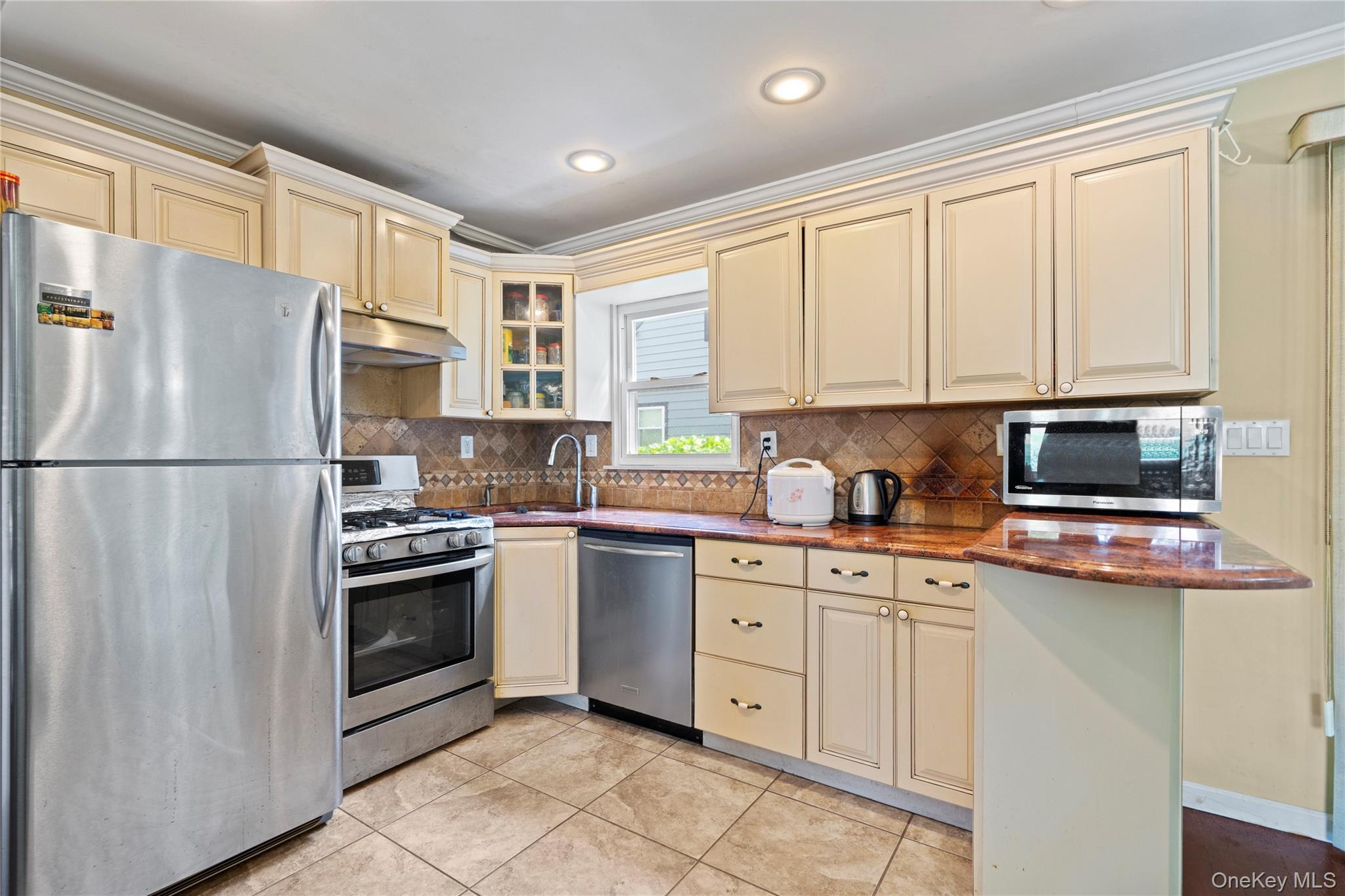 #9 photo, 304 Unqua Road, ナッソー郡 Massapequa , NY 11758