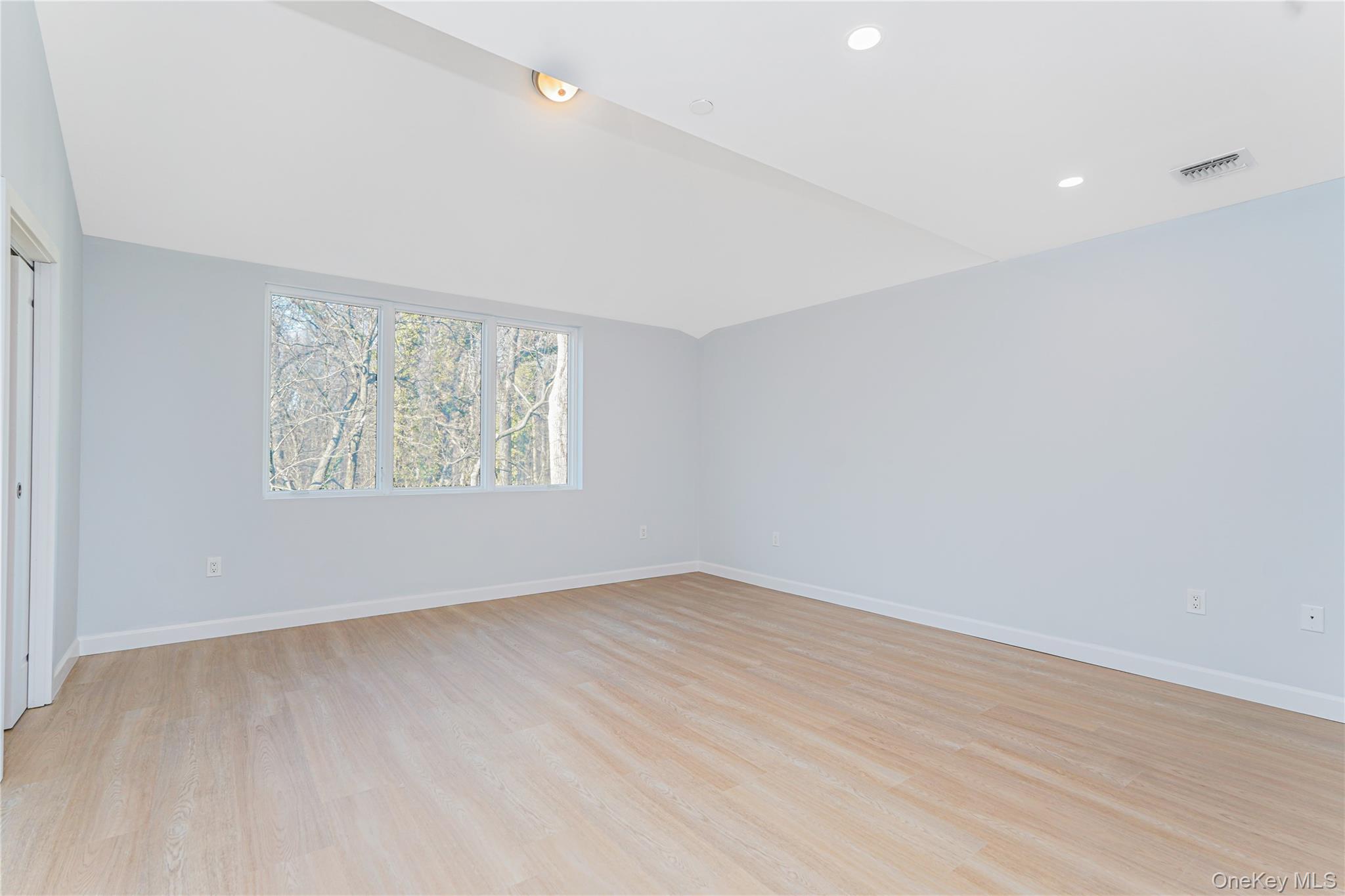 #20 photo, 50 Poillon Ave, スタテンアイランド Staten Island , NY 10312