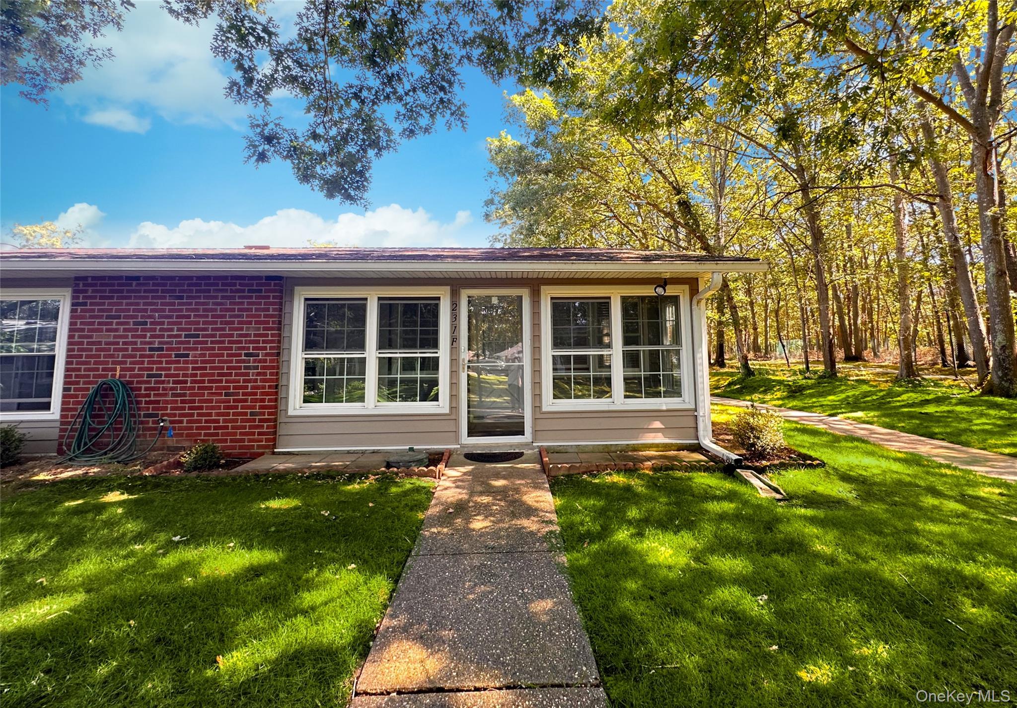 #1 photo, 231 Blackpool Court, サフォーク郡 Ridge , NY 11961