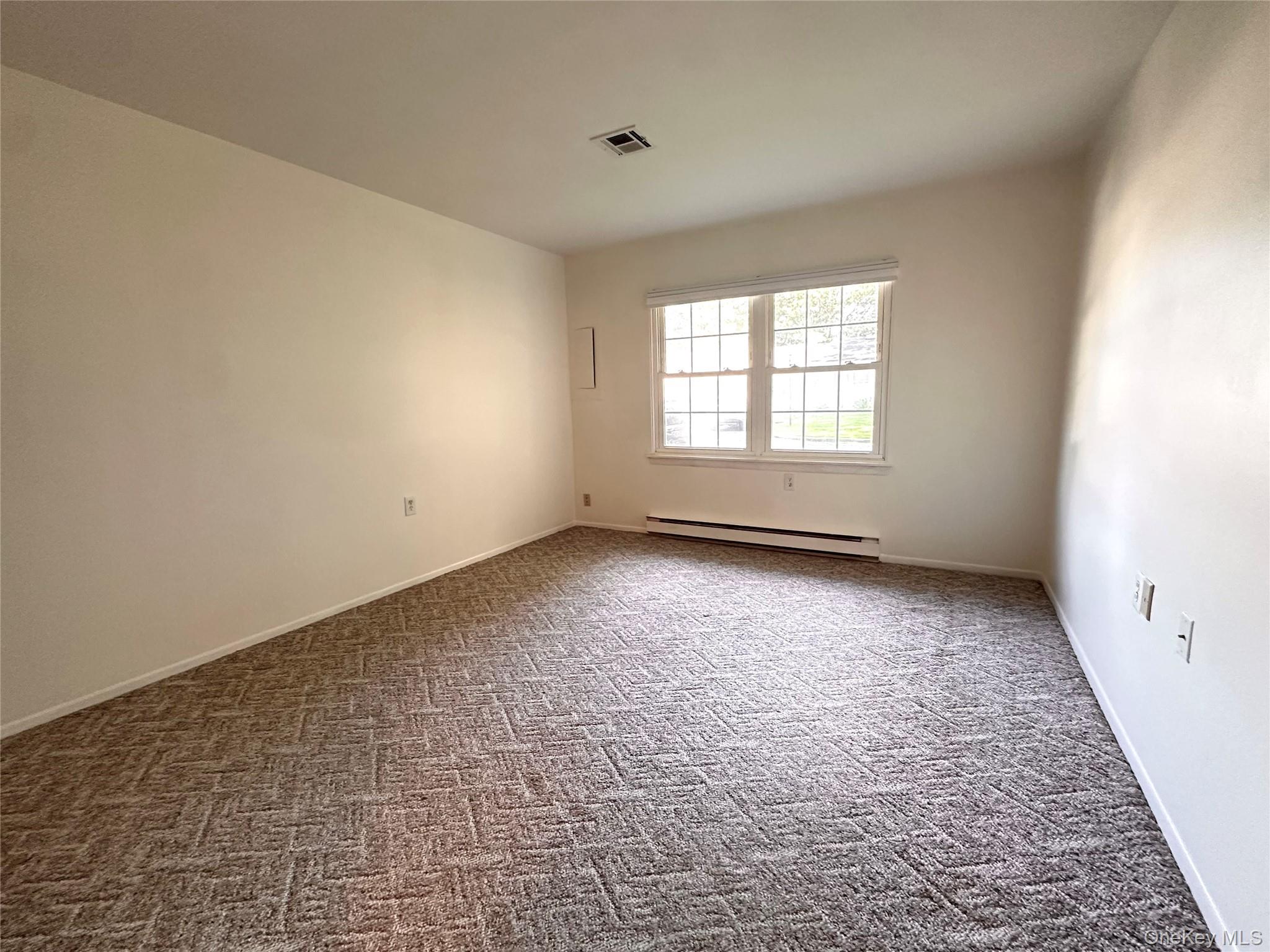 #13 photo, 231 Blackpool Court, サフォーク郡 Ridge , NY 11961