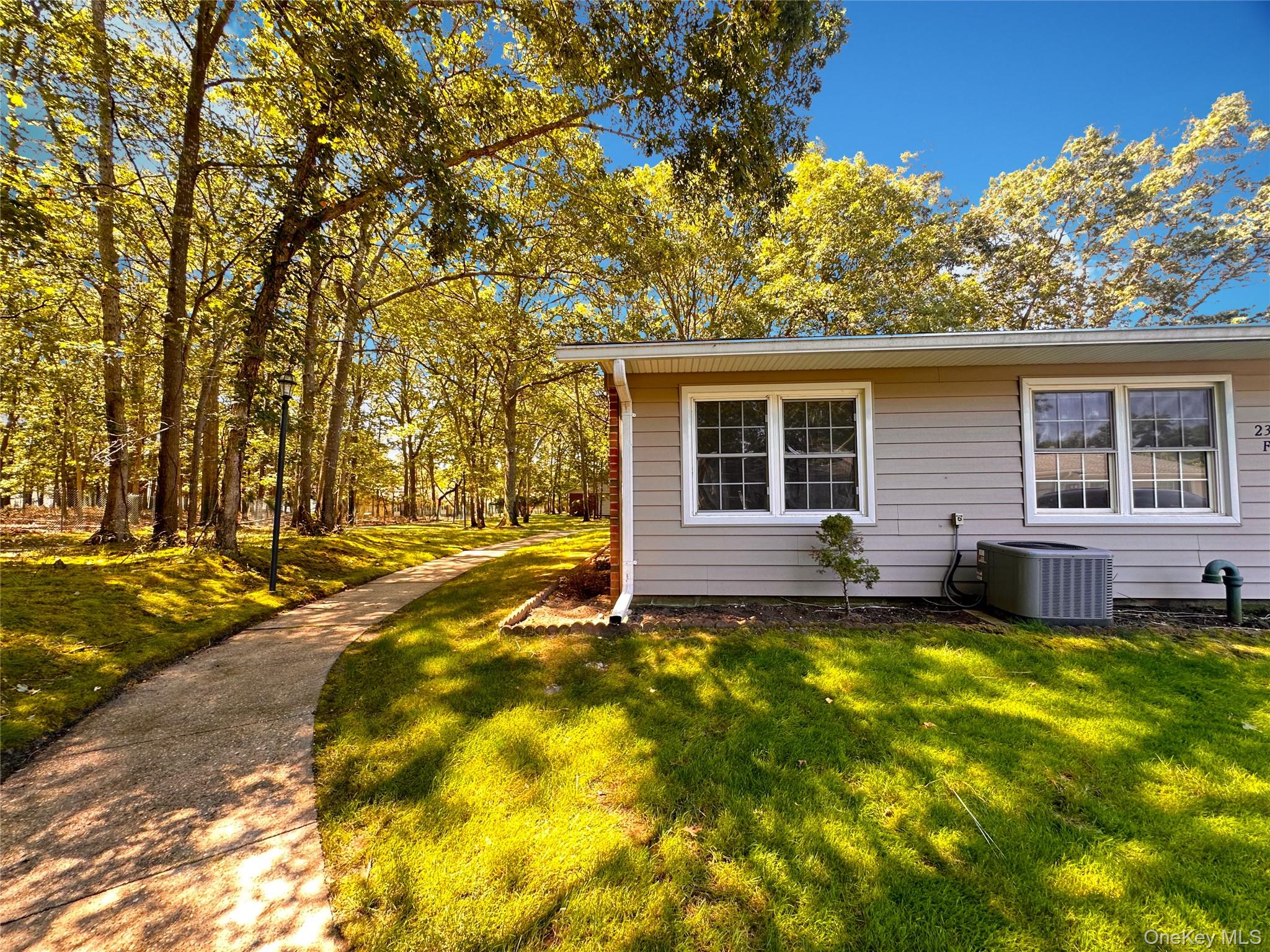 #15 photo, 231 Blackpool Court, サフォーク郡 Ridge , NY 11961