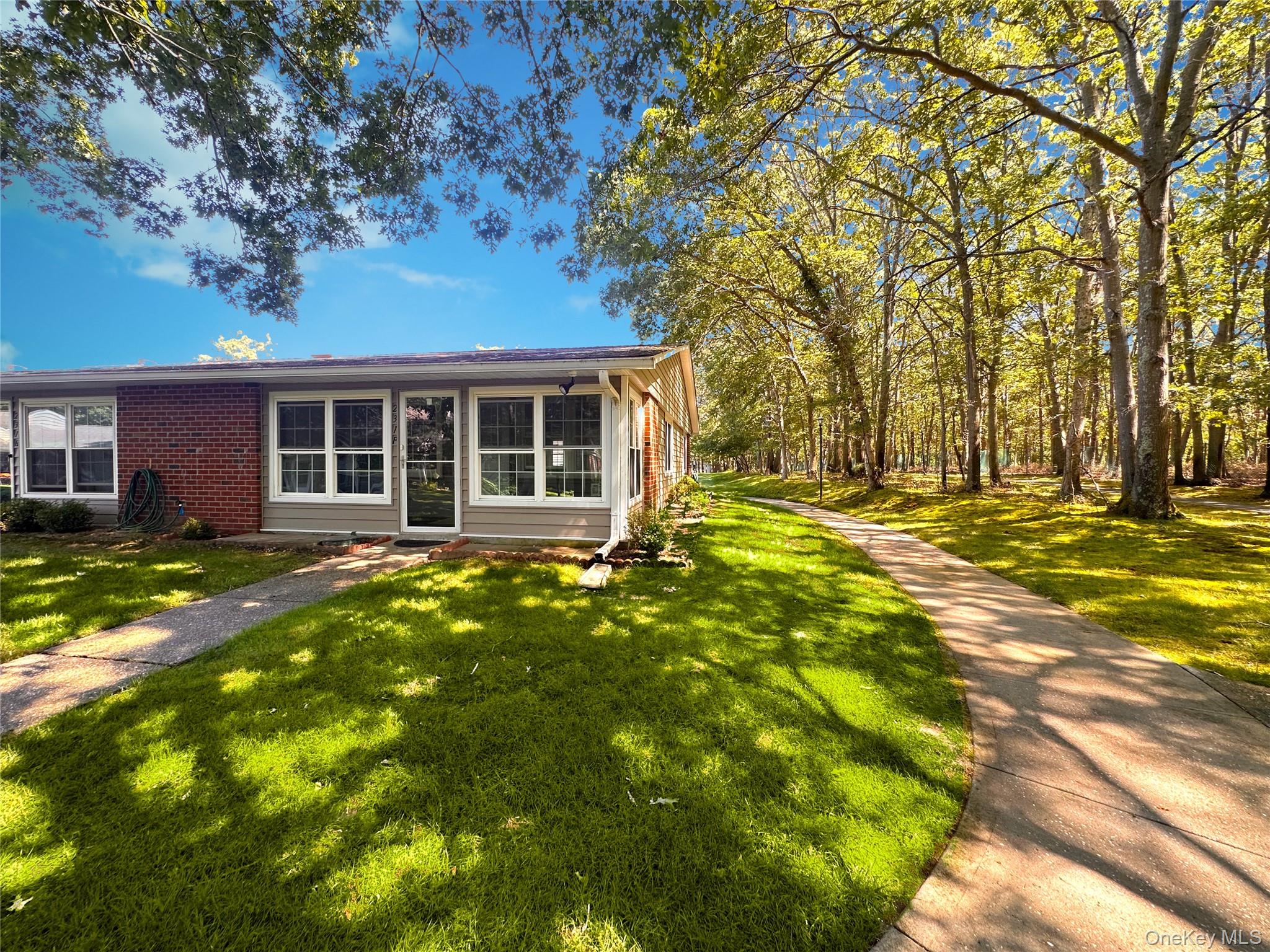 #2 photo, 231 Blackpool Court, サフォーク郡 Ridge , NY 11961