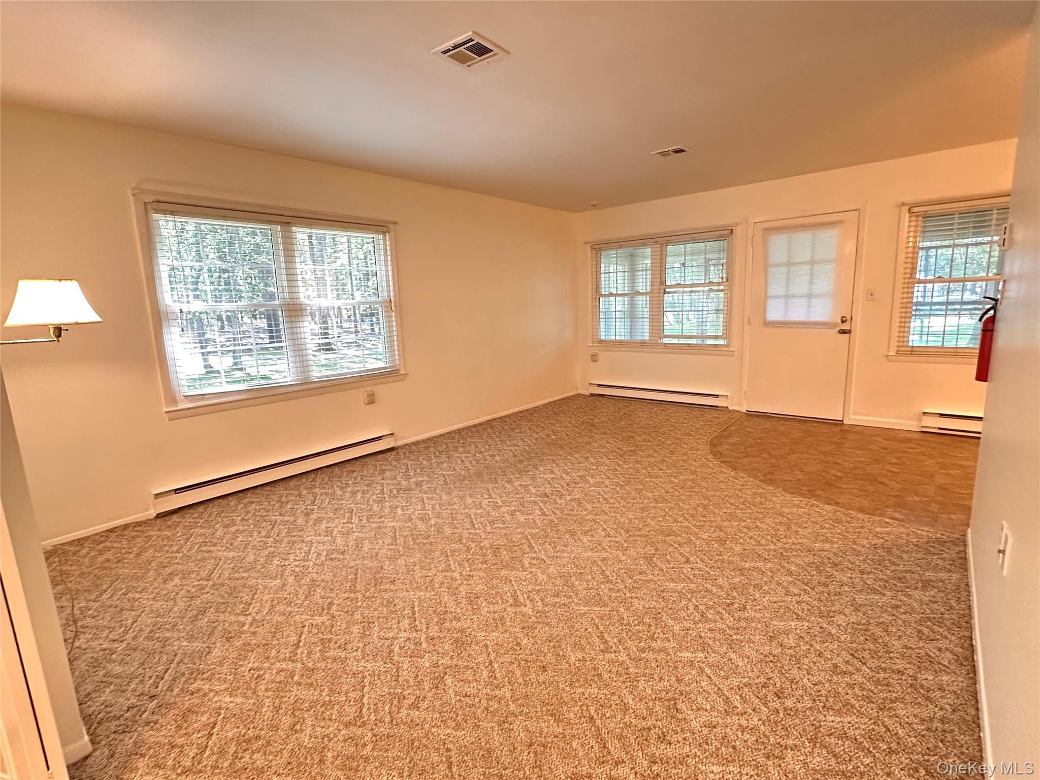 #5 photo, 231 Blackpool Court, サフォーク郡 Ridge , NY 11961