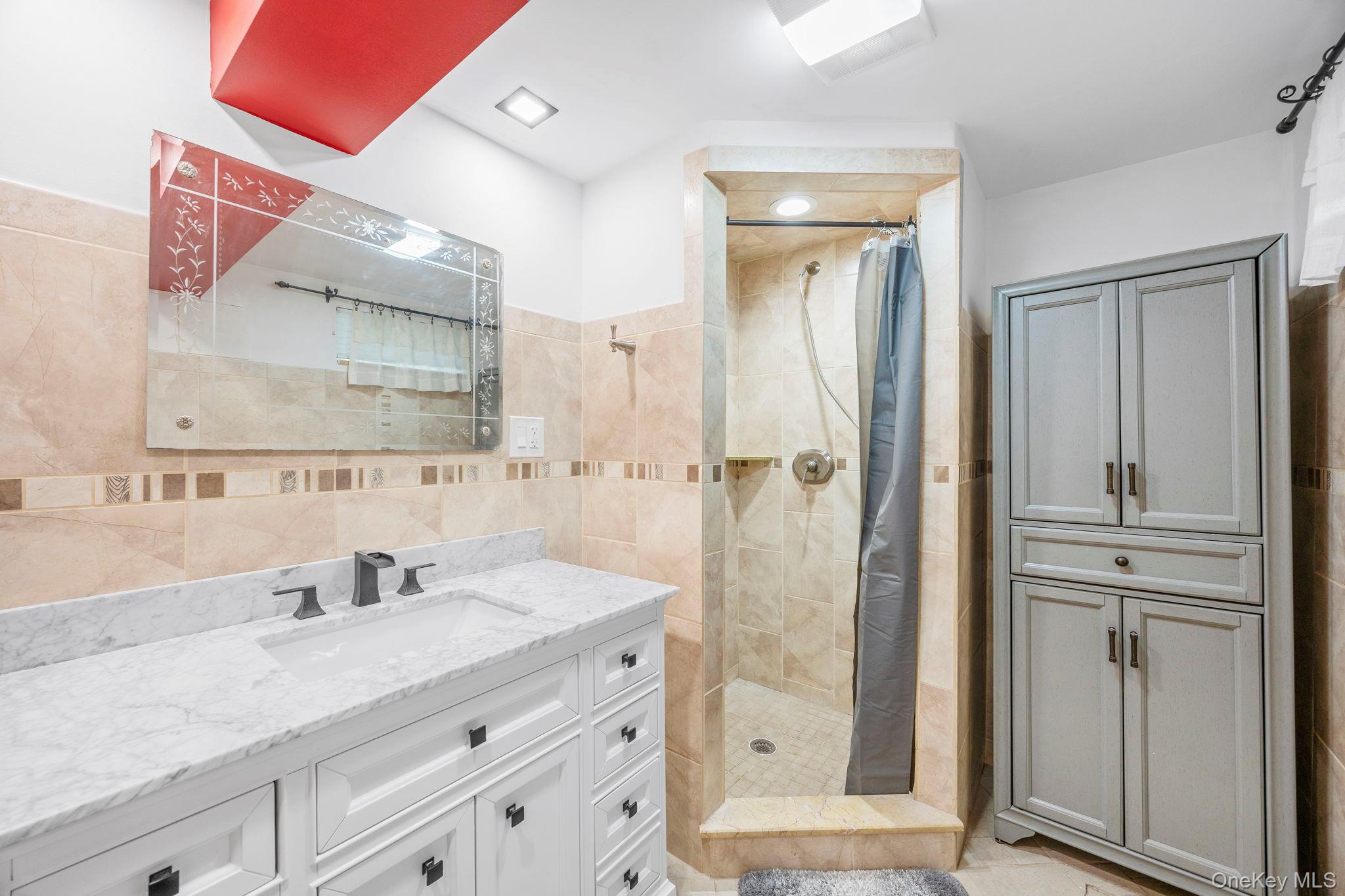 #18 photo, 2569 46th Street, クイーンズ区 Astoria , NY 11103