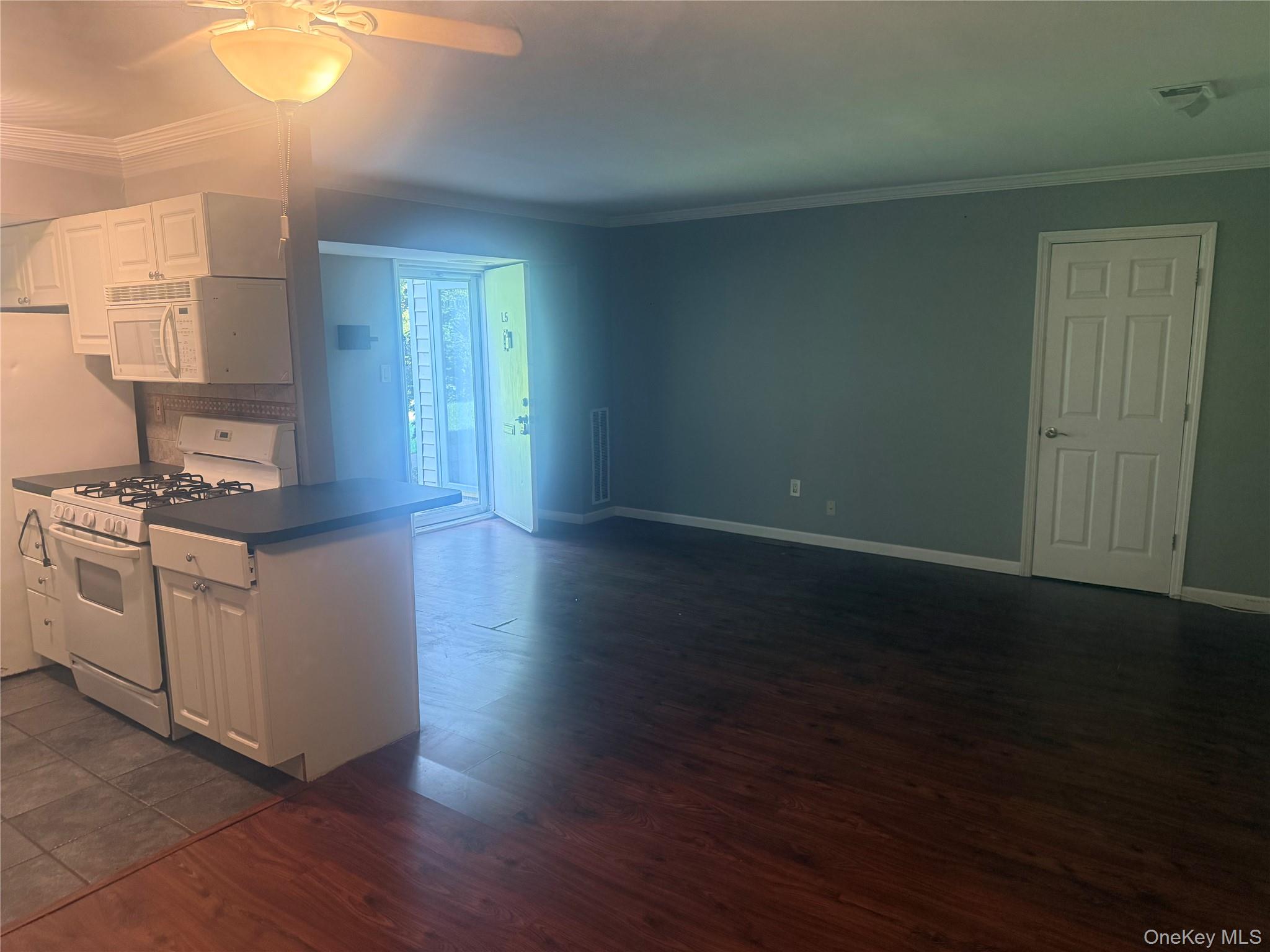 #8 photo, 5 Laramie court, サフォーク郡 Coram , NY 11727