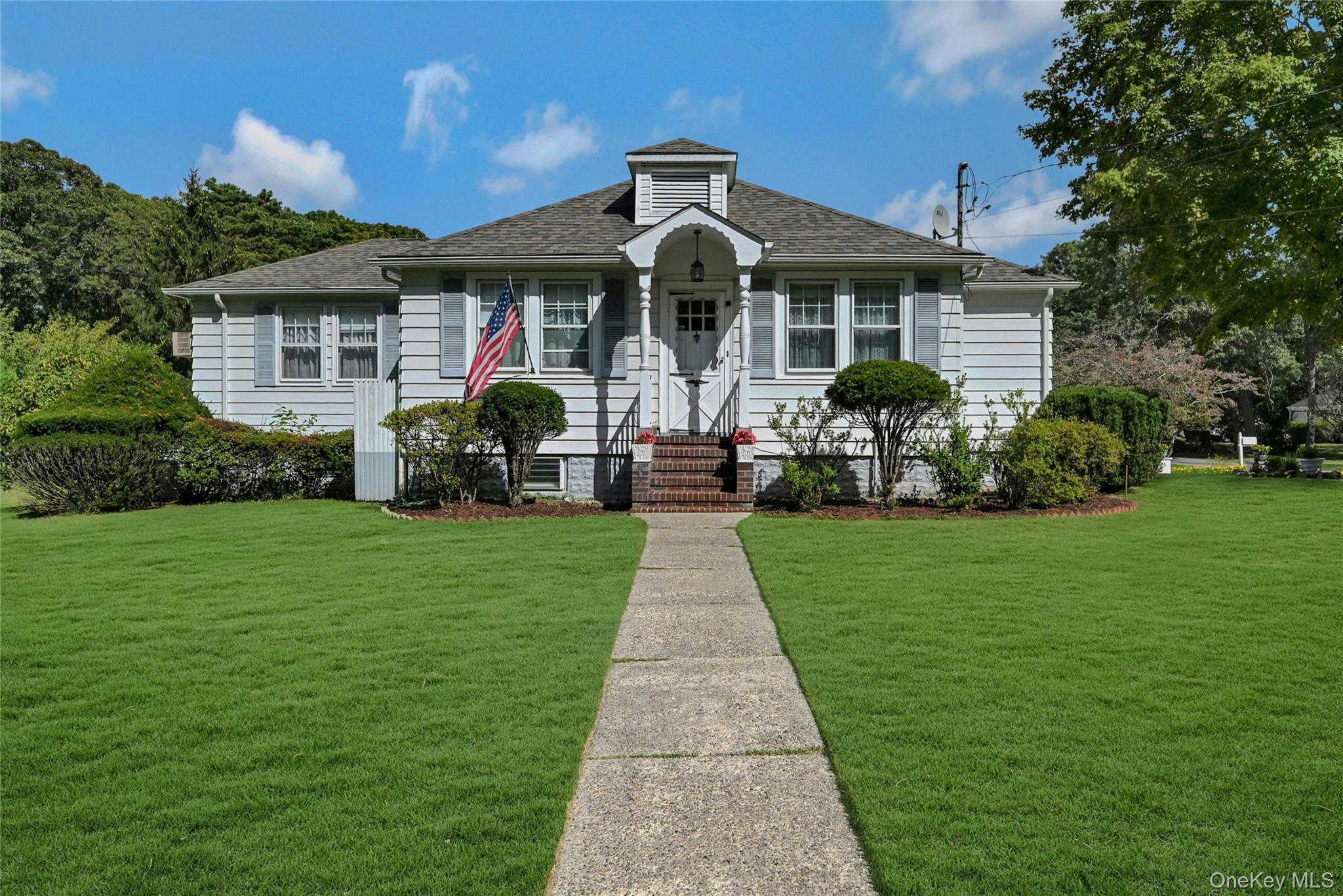 #1 photo, 47 Wellington Road, सफ़ोक काउंटी Middle Island , NY 11953