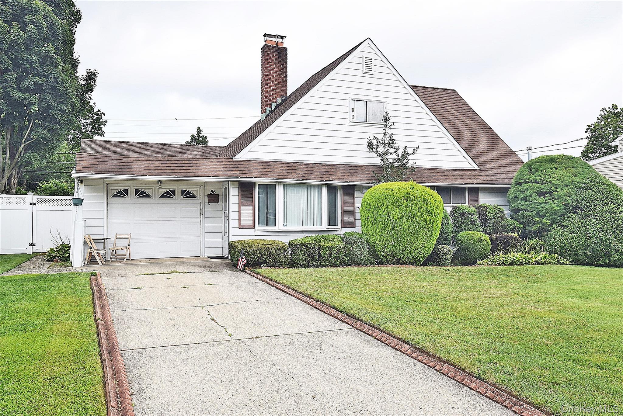 #1 photo, 56 Greenbelt Lane, नासाउ काउंटी Levittown , NY 11756