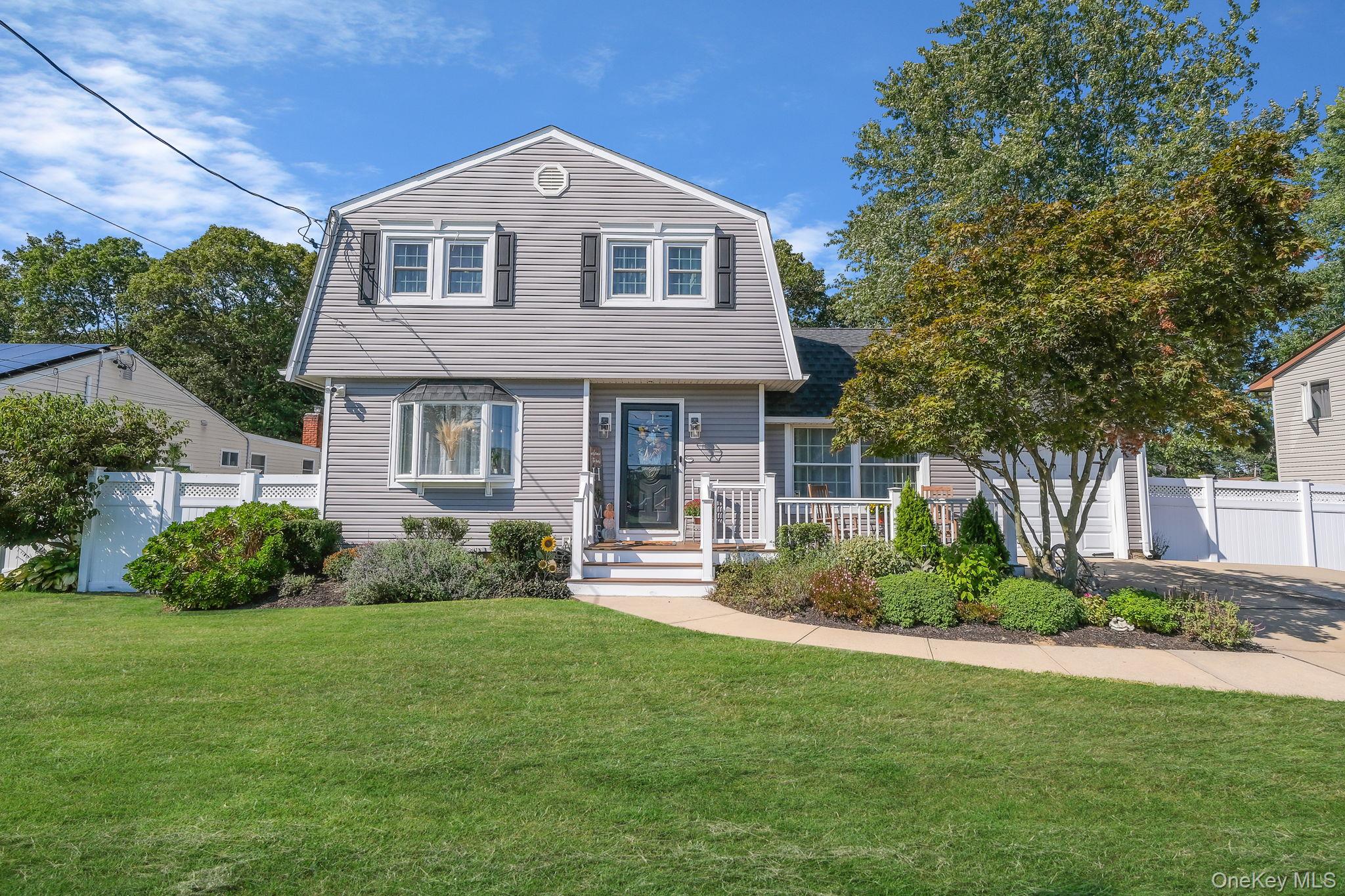 #1 photo, 41 Hy Place, सफ़ोक काउंटी Lake Grove , NY 11755