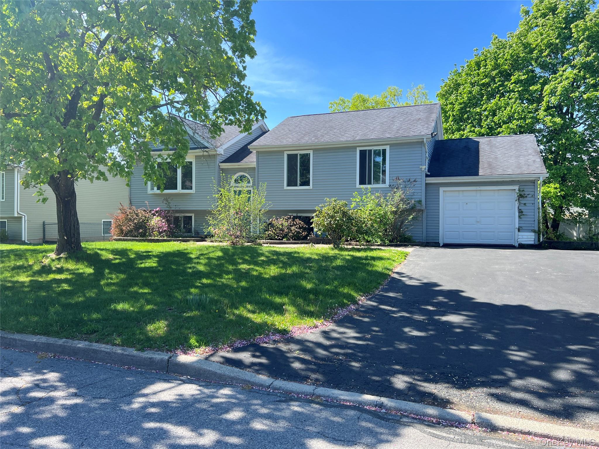 #1 photo, 40 Iris Circle, Beacon , NY 12508