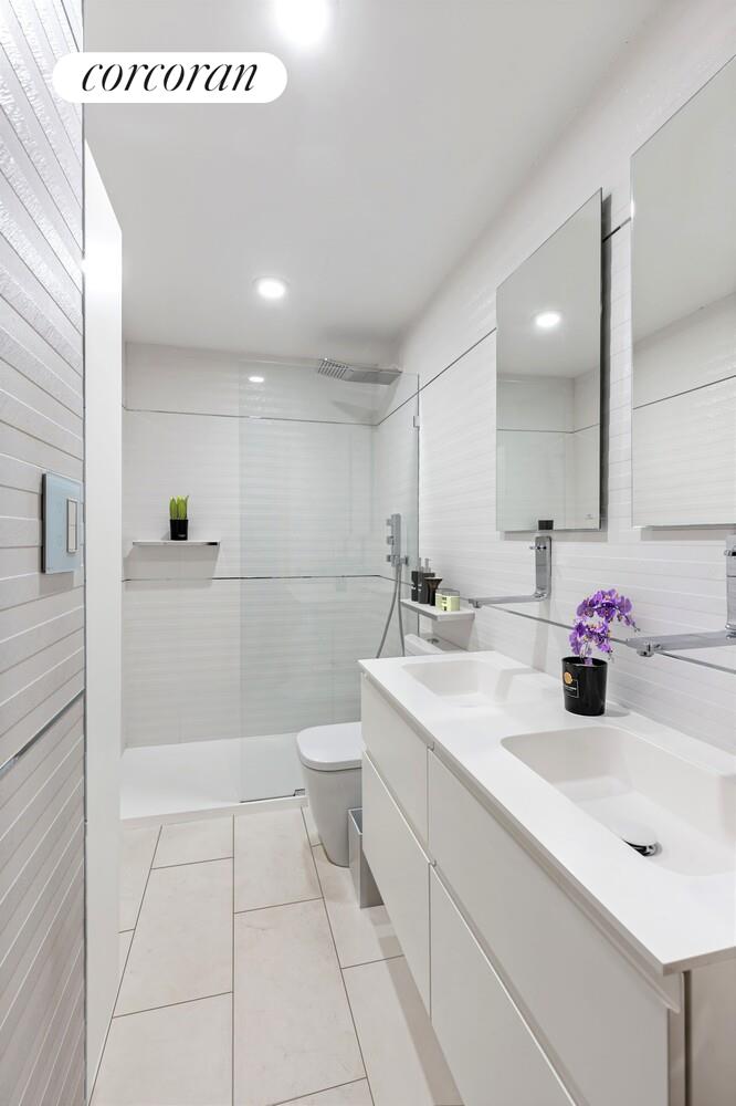 #8 photo, 1991 BROADWAY, マンハッタン Lincoln Square , NY 10023