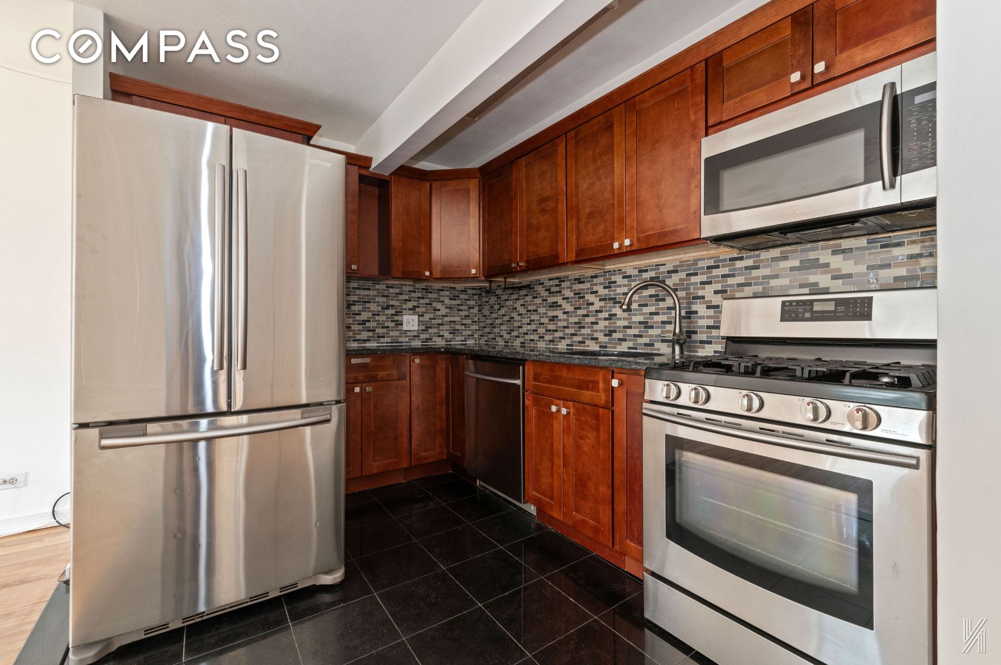 #8 photo, 87-10 34th Avenue, クイーンズ区 Jackson Heights , NY 11372