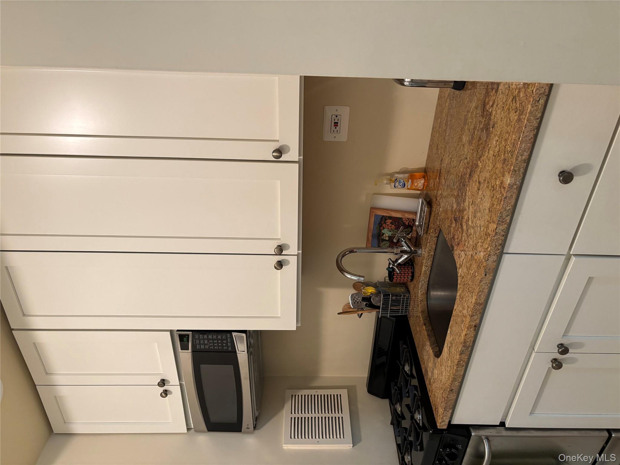 #4 photo, 430 E 85 ST, マンハッタン New York (Manhattan) , NY 10028