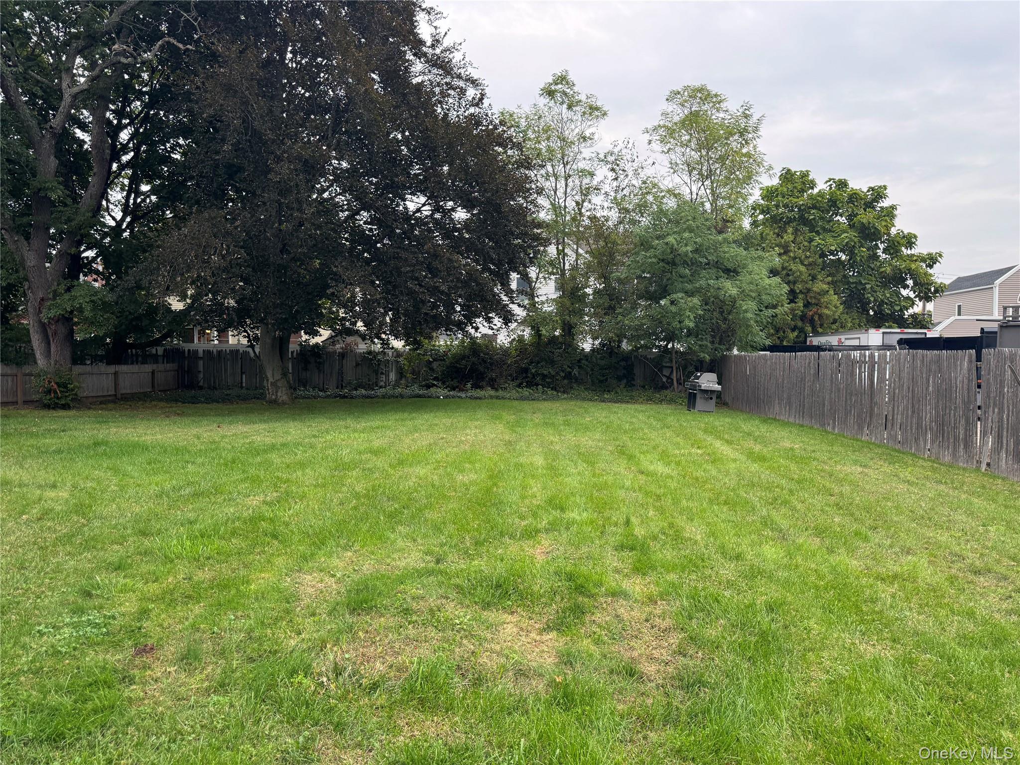 #16 photo, 6 Tredwell Avenue, Syosset , NY 11791