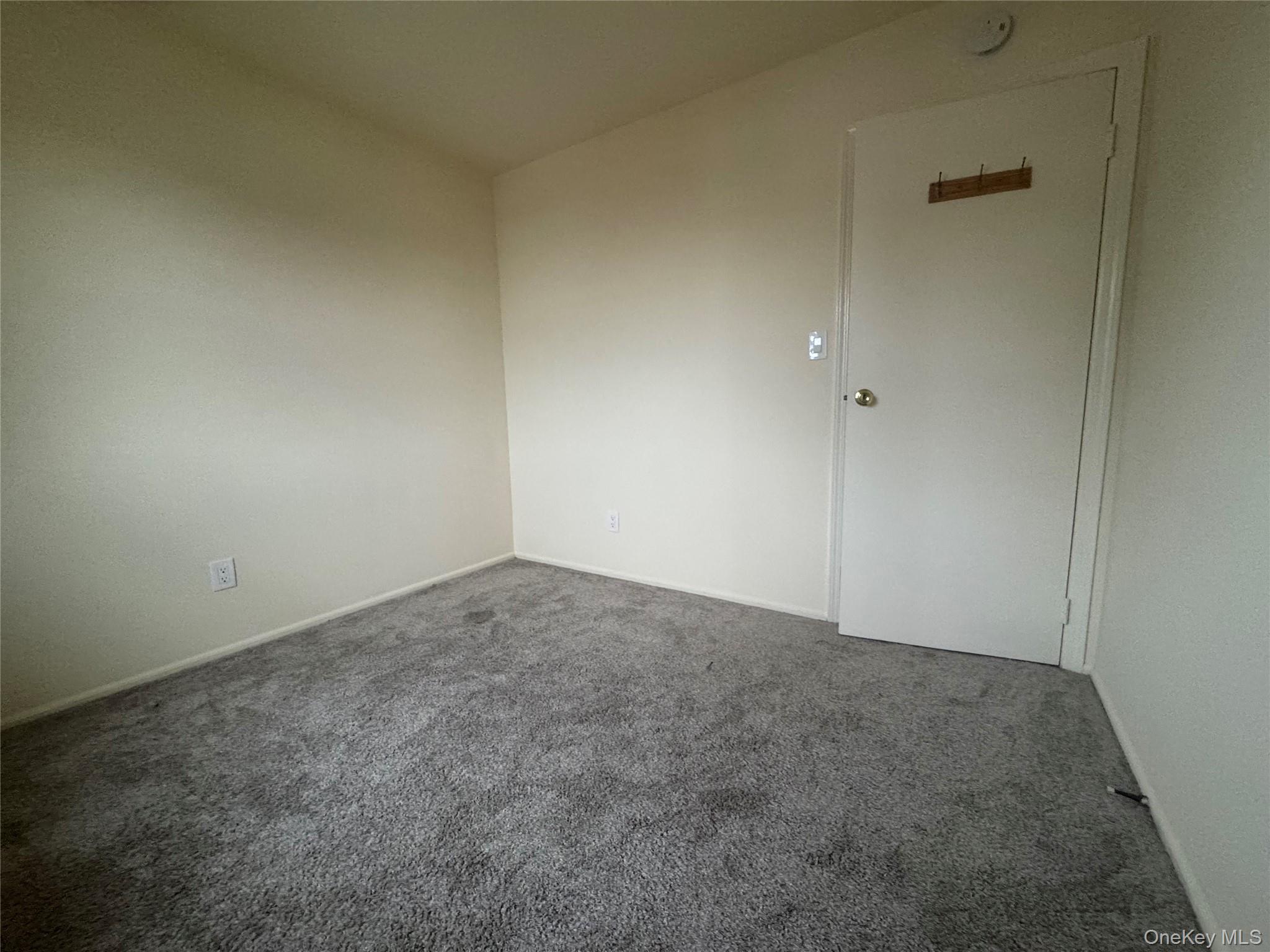 #20 photo, 6 Tredwell Avenue, Syosset , NY 11791