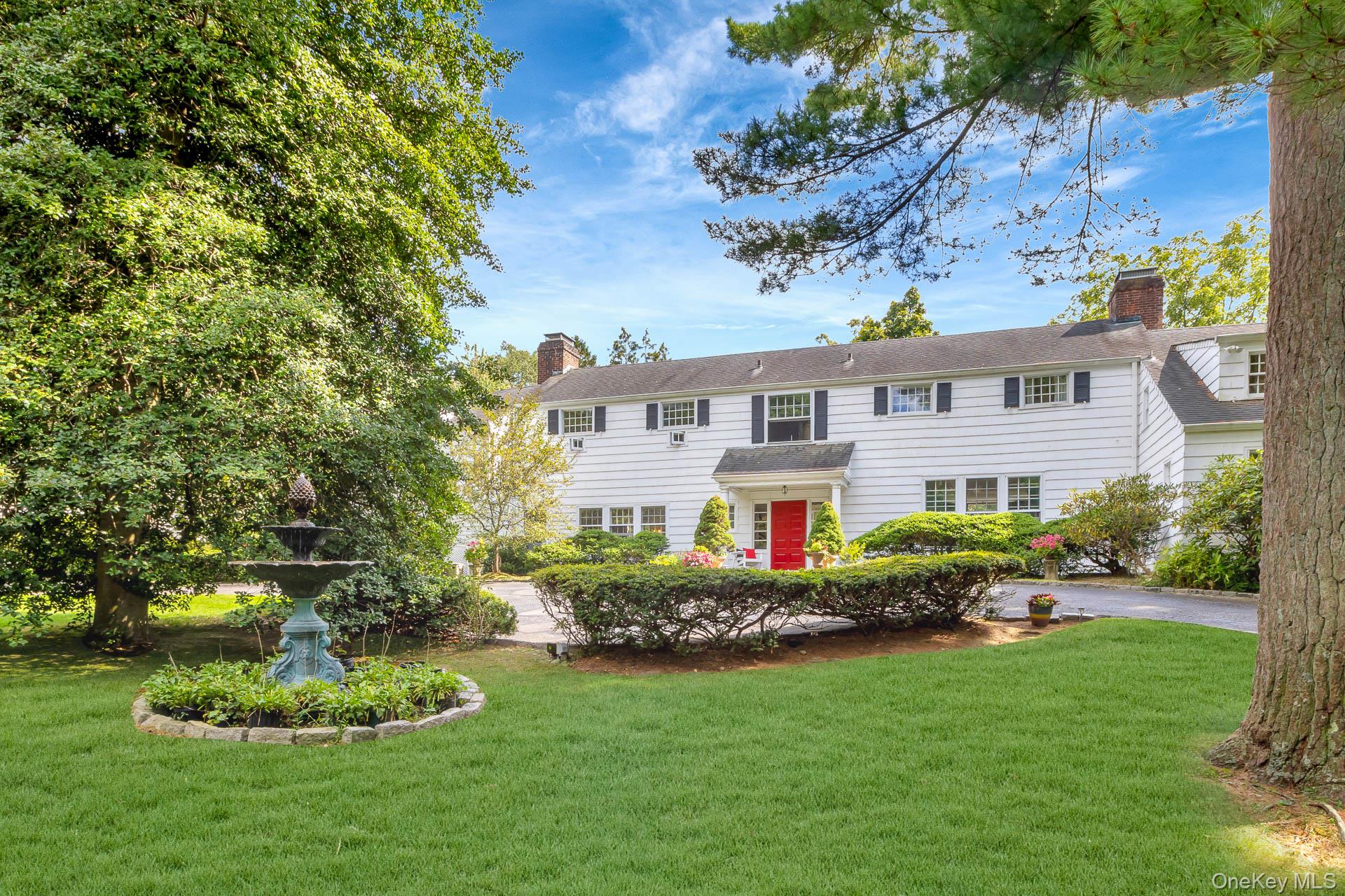 #1 photo, 12 W Mall Drive, サフォーク郡 Huntington , NY 11743