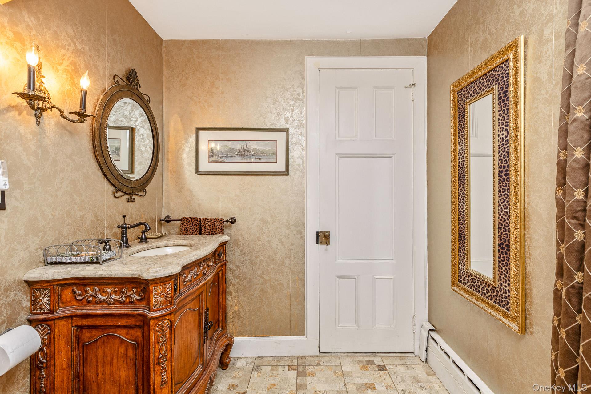 #11 photo, 12 W Mall Drive, サフォーク郡 Huntington , NY 11743