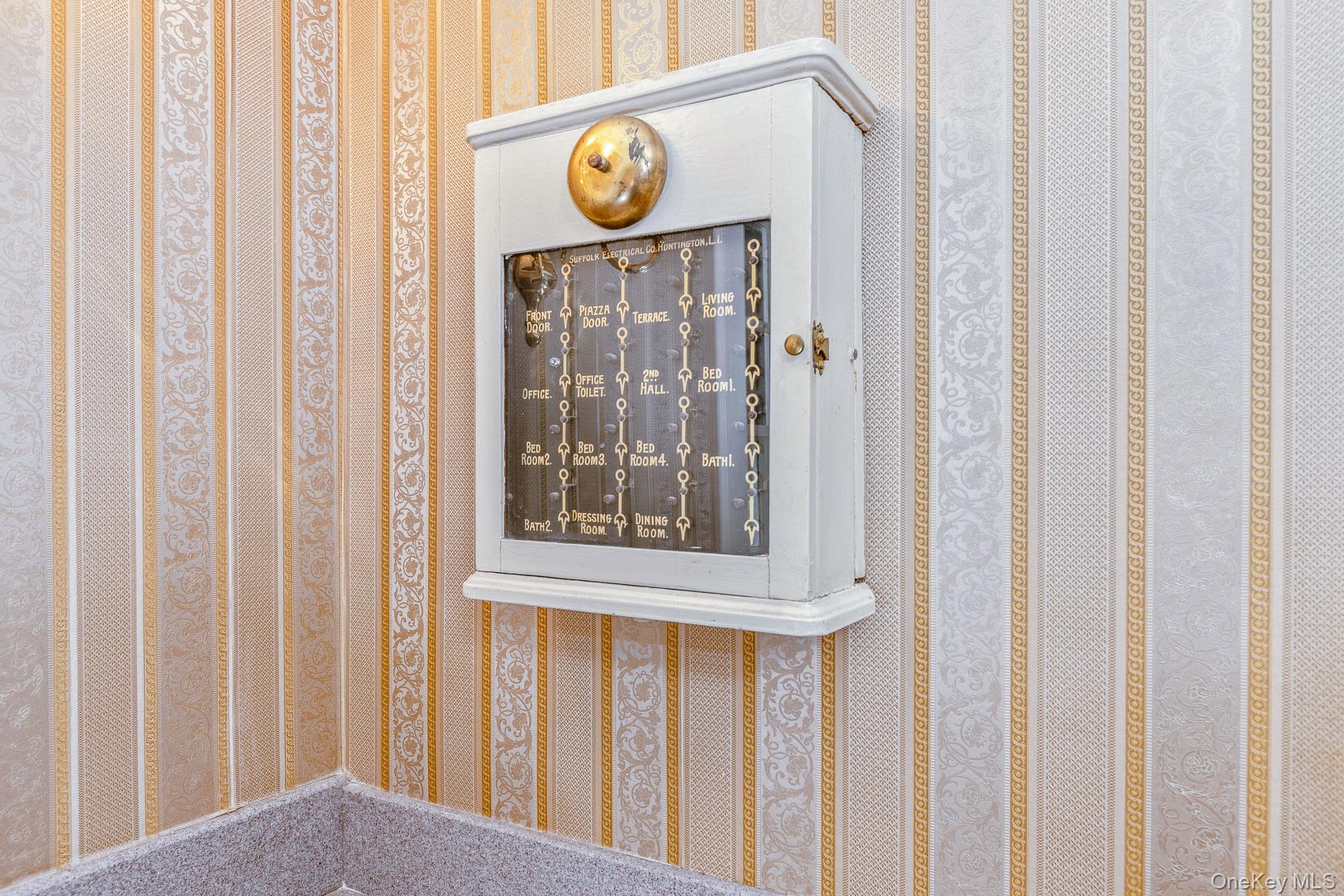 #15 photo, 12 W Mall Drive, サフォーク郡 Huntington , NY 11743