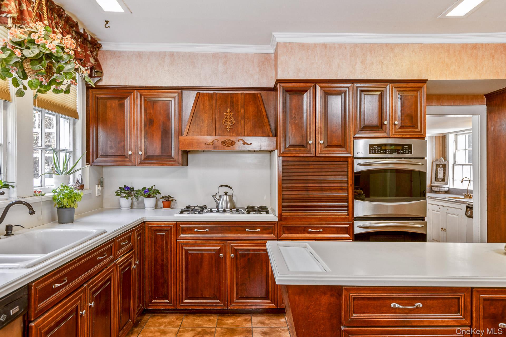 #16 photo, 12 W Mall Drive, サフォーク郡 Huntington , NY 11743