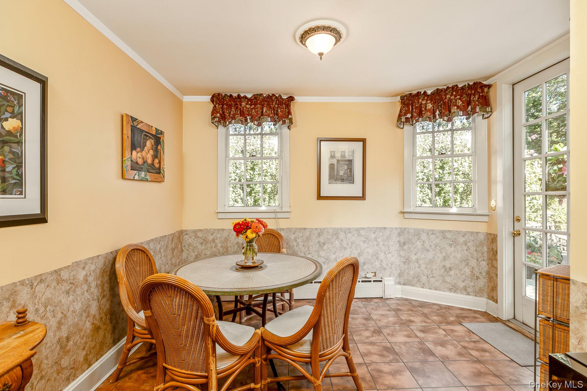 #18 photo, 12 W Mall Drive, サフォーク郡 Huntington , NY 11743