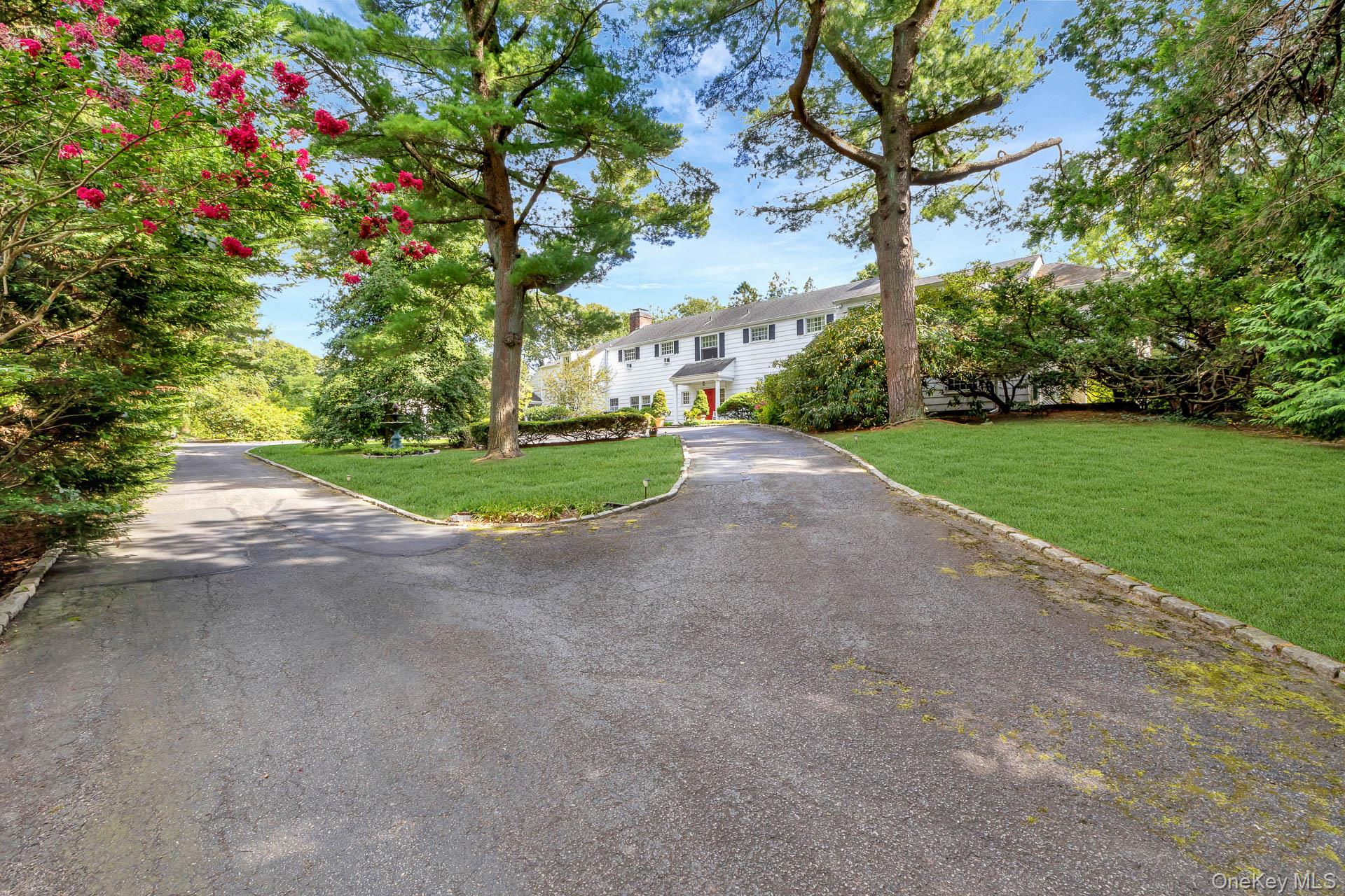 #2 photo, 12 W Mall Drive, サフォーク郡 Huntington , NY 11743