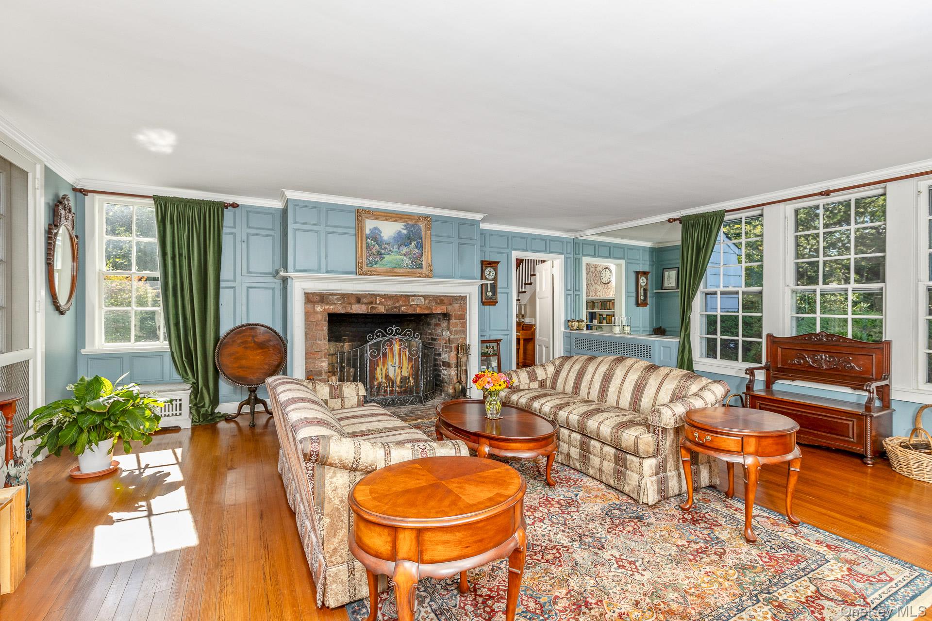 #5 photo, 12 W Mall Drive, サフォーク郡 Huntington , NY 11743