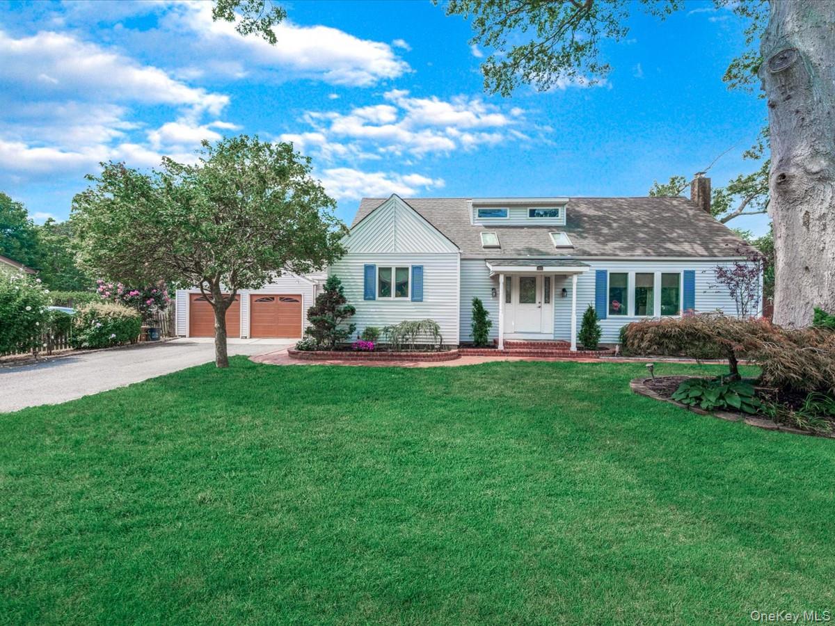 #1 photo, 60 Hanrahan Avenue, सफ़ोक काउंटी Farmingville , NY 11738