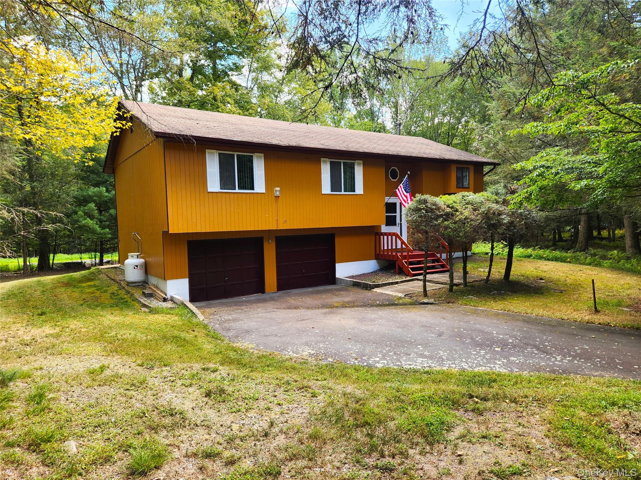 #1 photo, 19 Gina Lane, Smallwood , NY 12778