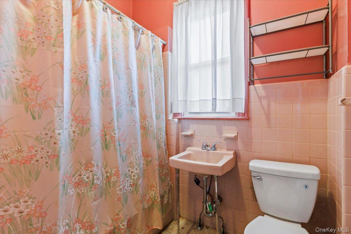 #16 photo, 2871 Zulette Avenue, Bronx , NY 10461