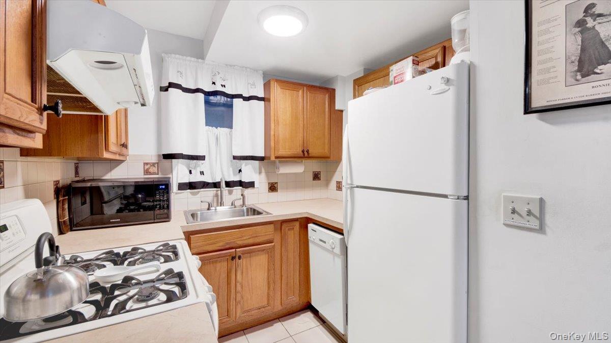 #11 photo, 178 Crescent Place, Yonkers , NY 10704