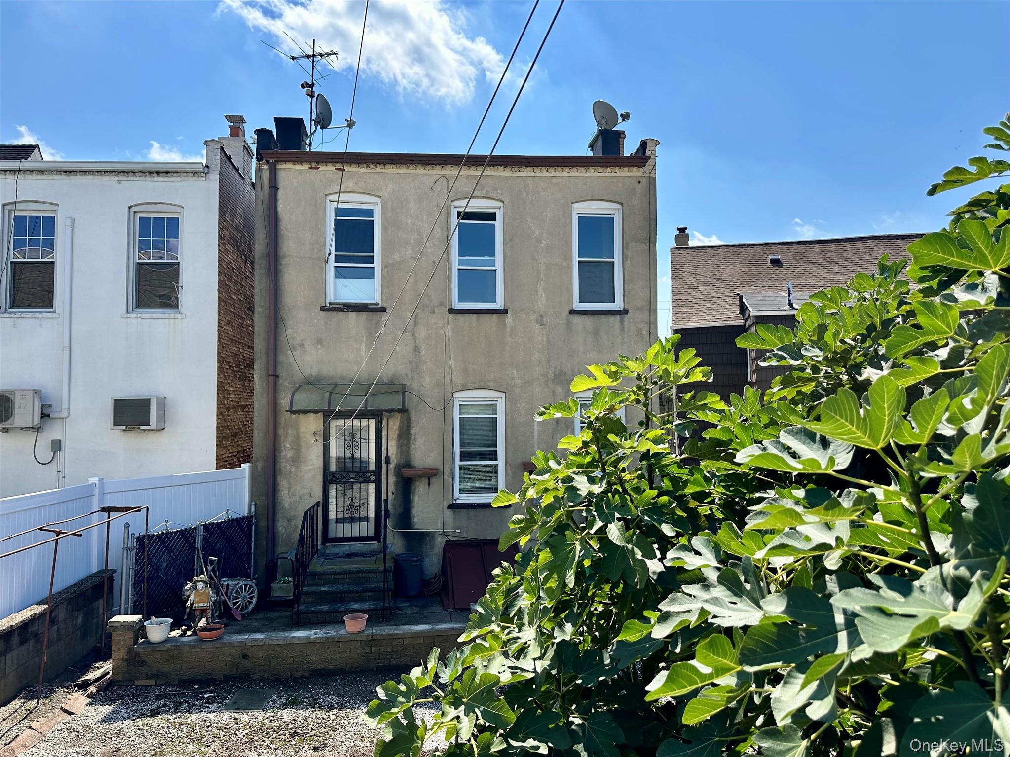 #12 photo, 64-13 Metropolitan Avenue, Middle Village , NY 11379