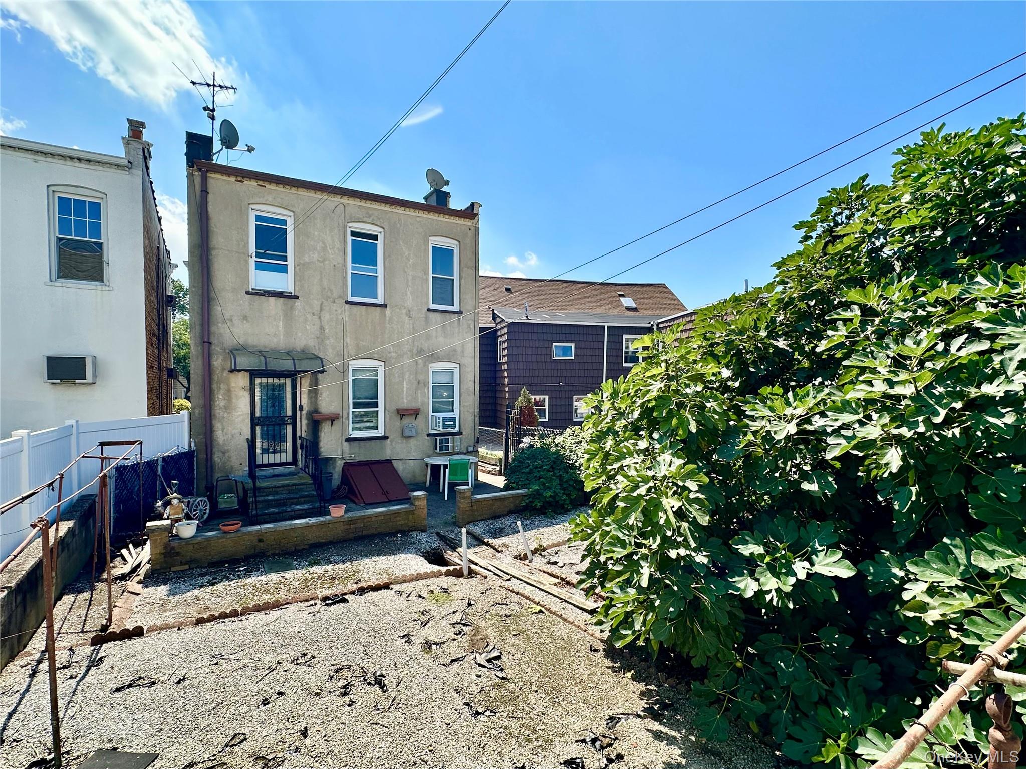 #13 photo, 64-13 Metropolitan Avenue, Middle Village , NY 11379